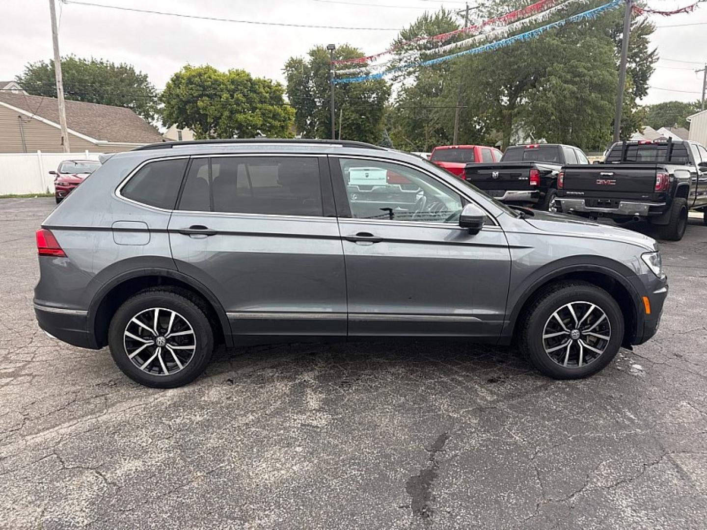 2021 SILVER /BLACK Volkswagen Tiguan SE 4Motion AWD (3VV2B7AX7MM) with an 2.0L L4 DOHC 16V TURBO engine, 8A transmission, located at 3304 Woodville Road, Northwood, OH, 43619, (419) 210-8019, 41.612694, -83.480743 - Your #1 Destination for Auto Loans and mdash;No Matter Your Credit!At our dealership, we believe everyone deserves the opportunity to drive their dream car and mdash;whether you have good credit, bad credit, or no credit at all. With a wide selection of hundreds of cars, trucks, and SUVs, you'll fin- Photo#5