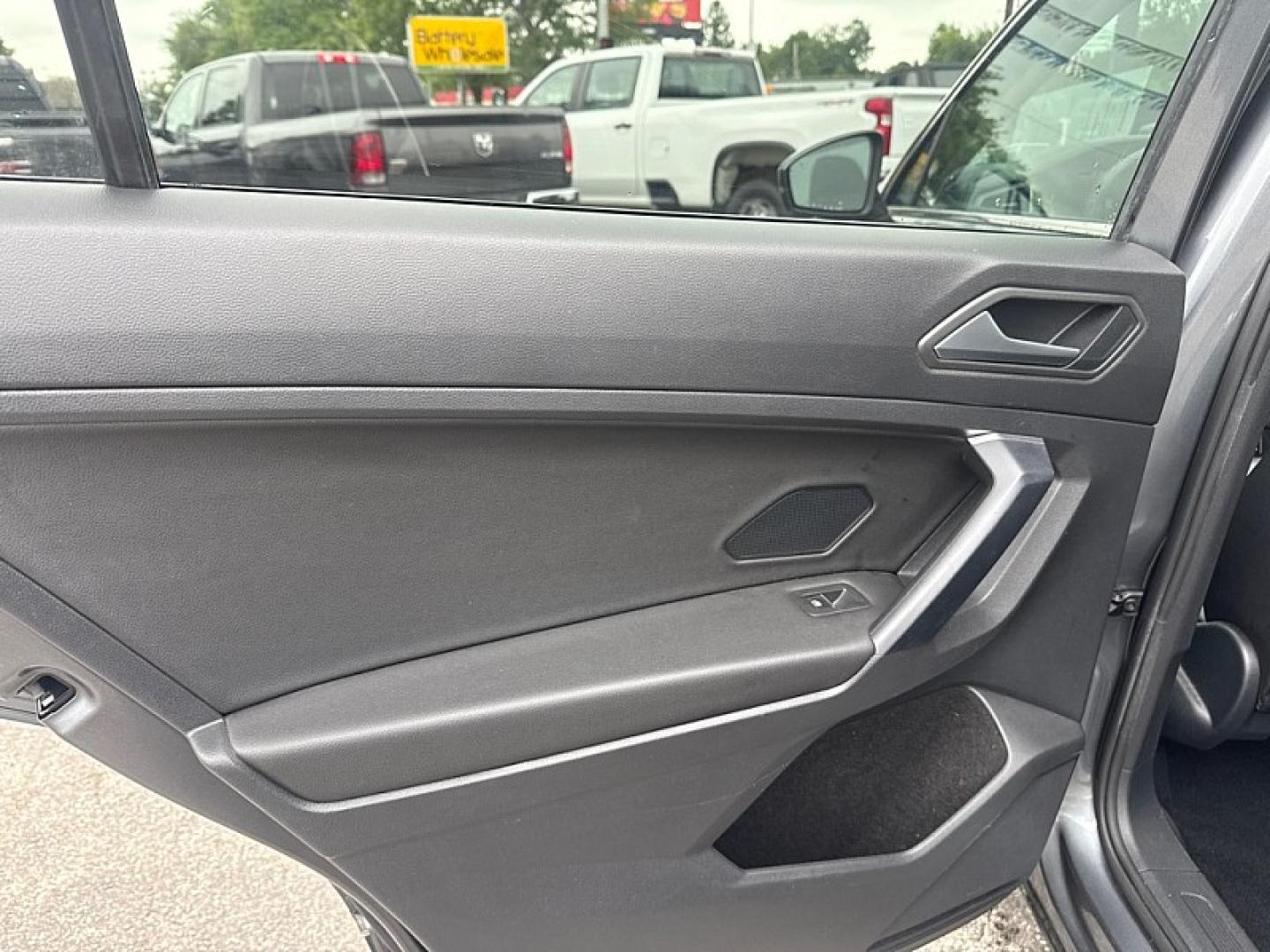 2021 SILVER /BLACK Volkswagen Tiguan SE 4Motion AWD (3VV2B7AX7MM) with an 2.0L L4 DOHC 16V TURBO engine, 8A transmission, located at 3304 Woodville Road, Northwood, OH, 43619, (419) 210-8019, 41.612694, -83.480743 - Your #1 Destination for Auto Loans and mdash;No Matter Your Credit!At our dealership, we believe everyone deserves the opportunity to drive their dream car and mdash;whether you have good credit, bad credit, or no credit at all. With a wide selection of hundreds of cars, trucks, and SUVs, you'll fin- Photo#12