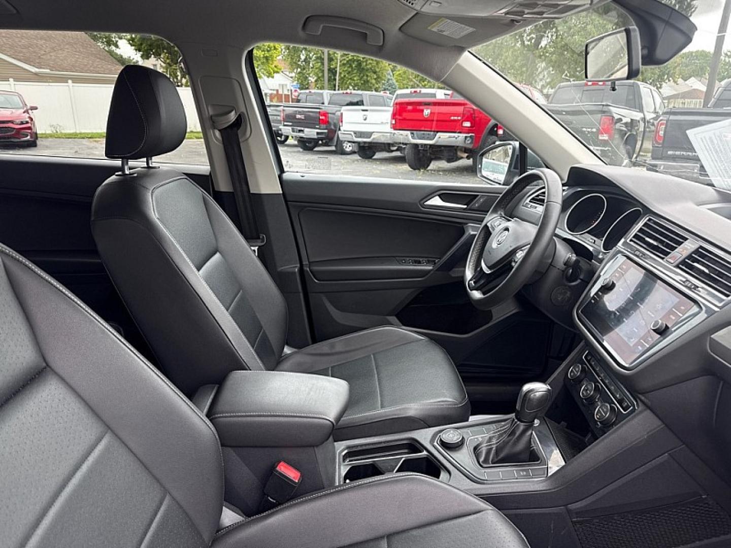 2021 SILVER /BLACK Volkswagen Tiguan SE 4Motion AWD (3VV2B7AX7MM) with an 2.0L L4 DOHC 16V TURBO engine, 8A transmission, located at 3304 Woodville Road, Northwood, OH, 43619, (419) 210-8019, 41.612694, -83.480743 - Your #1 Destination for Auto Loans and mdash;No Matter Your Credit!At our dealership, we believe everyone deserves the opportunity to drive their dream car and mdash;whether you have good credit, bad credit, or no credit at all. With a wide selection of hundreds of cars, trucks, and SUVs, you'll fin- Photo#17