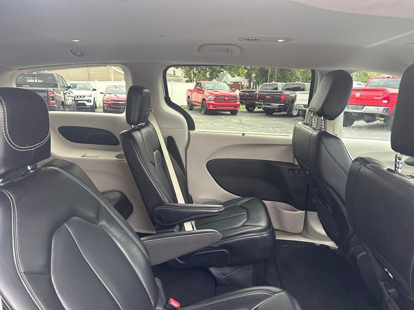 2023 WHITE /BLACK Chrysler Pacifica Touring-L (2C4RC1BG1PR) with an 3.6L V6 DOHC 24V engine, 9A transmission, located at 3304 Woodville Road, Northwood, OH, 43619, (419) 210-8019, 41.612694, -83.480743 - Your #1 Destination for Auto Loans and mdash;No Matter Your Credit!At our dealership, we believe everyone deserves the opportunity to drive their dream car and mdash;whether you have good credit, bad credit, or no credit at all. With a wide selection of hundreds of cars, trucks, and SUVs, you'll fin- Photo#13