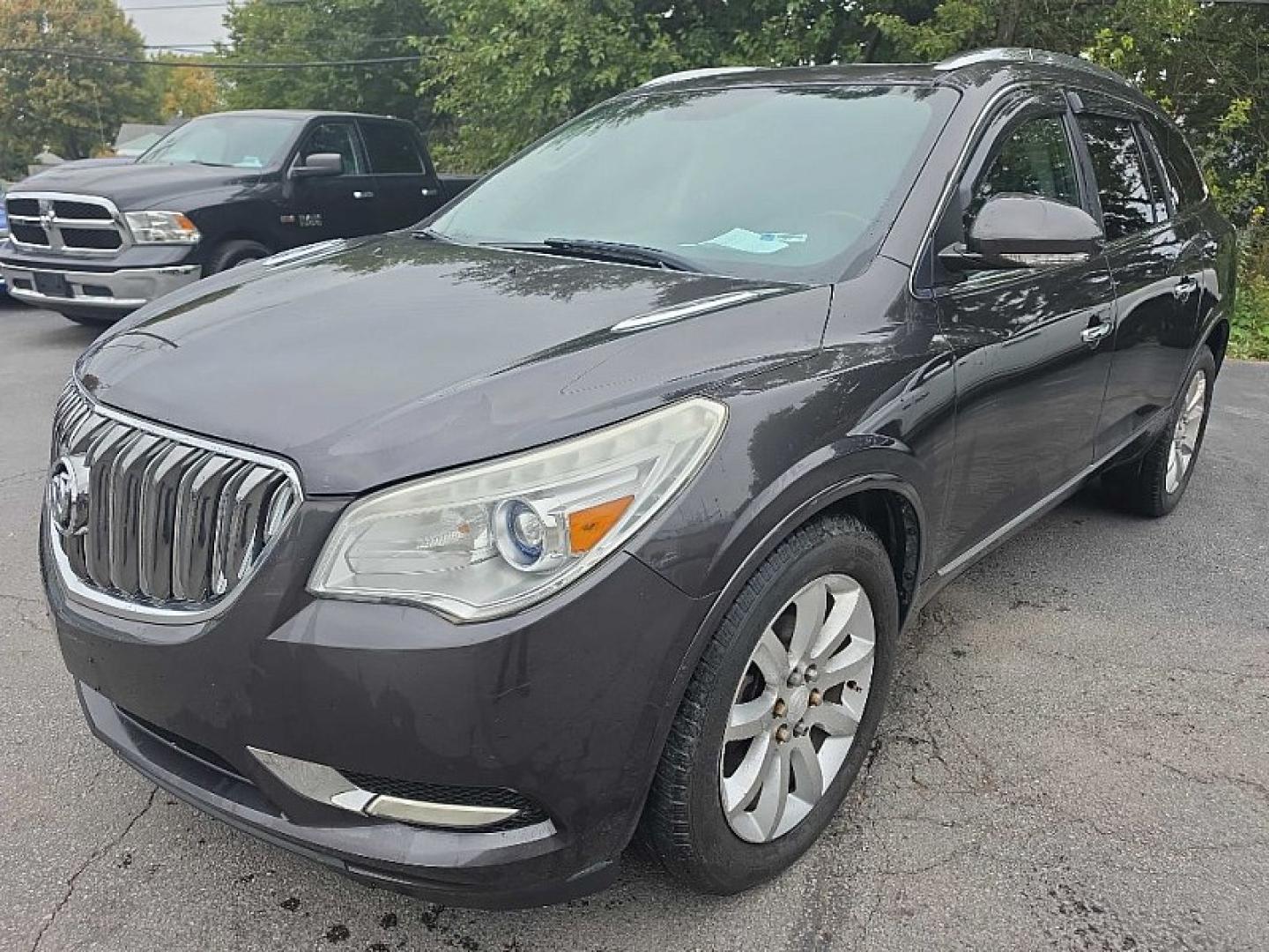 2013 GRAY /BLACK Buick Enclave Premium AWD (5GAKVDKD0DJ) with an 3.6L V6 DOHC 24V engine, 6-Speed Automatic Overdrive transmission, located at 3304 Woodville Road, Northwood, OH, 43619, (419) 210-8019, 41.612694, -83.480743- Photo#4