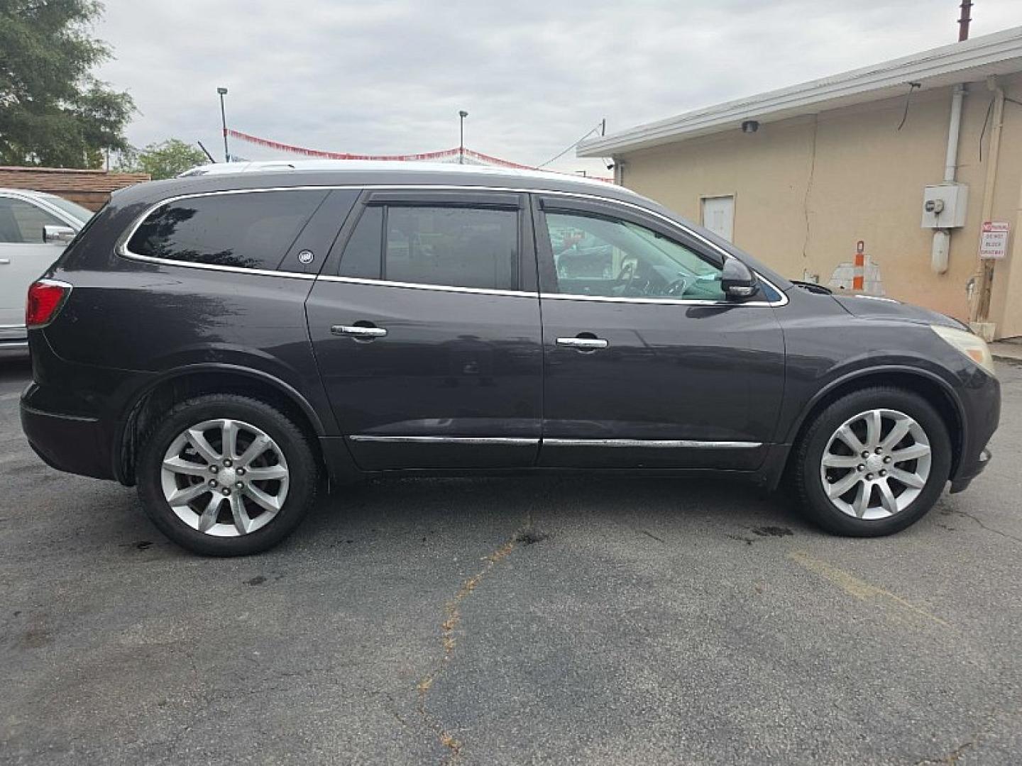 2013 GRAY /BLACK Buick Enclave Premium AWD (5GAKVDKD0DJ) with an 3.6L V6 DOHC 24V engine, 6-Speed Automatic Overdrive transmission, located at 3304 Woodville Road, Northwood, OH, 43619, (419) 210-8019, 41.612694, -83.480743- Photo#5