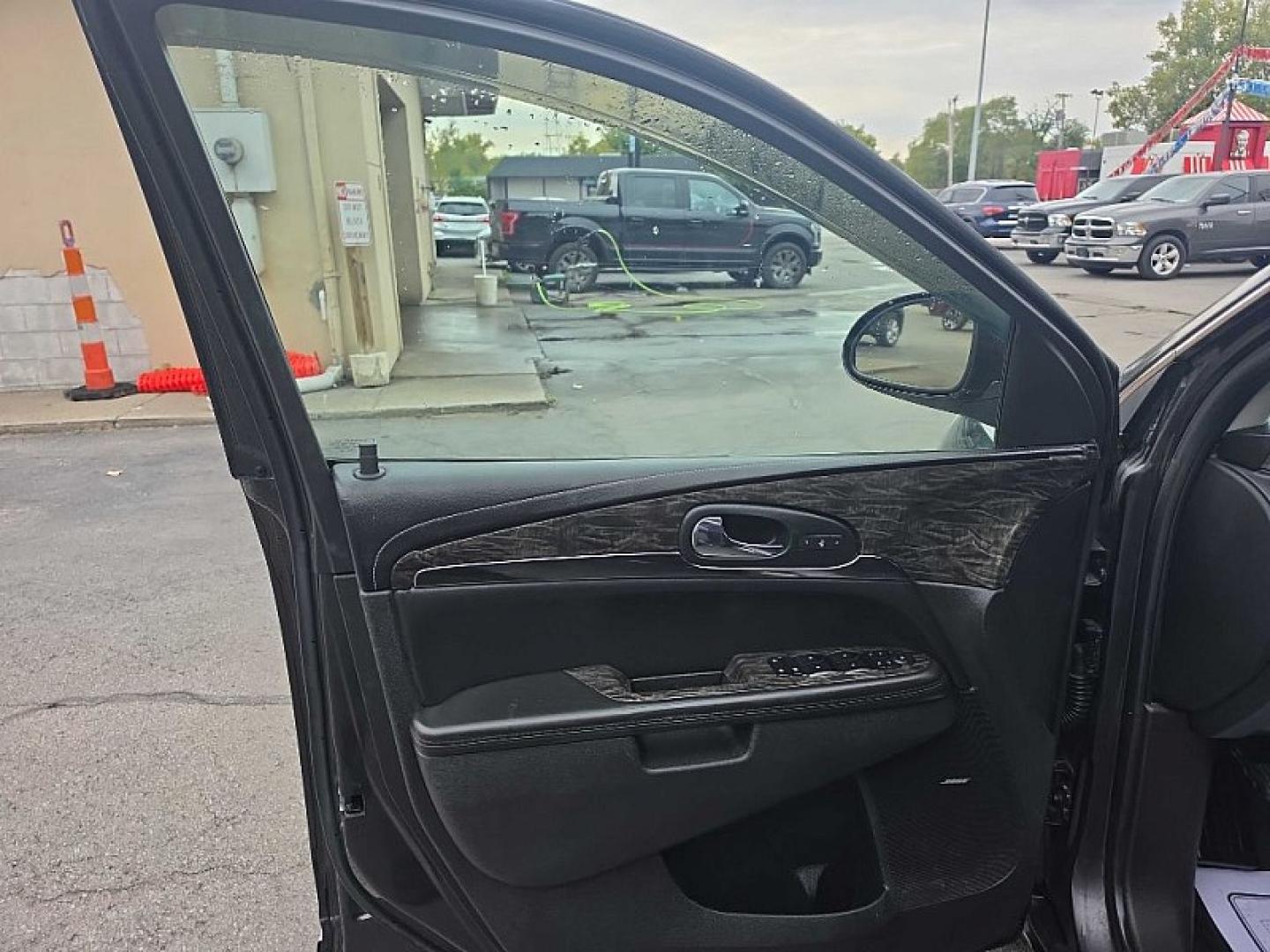 2013 GRAY /BLACK Buick Enclave Premium AWD (5GAKVDKD0DJ) with an 3.6L V6 DOHC 24V engine, 6-Speed Automatic Overdrive transmission, located at 3304 Woodville Road, Northwood, OH, 43619, (419) 210-8019, 41.612694, -83.480743- Photo#8