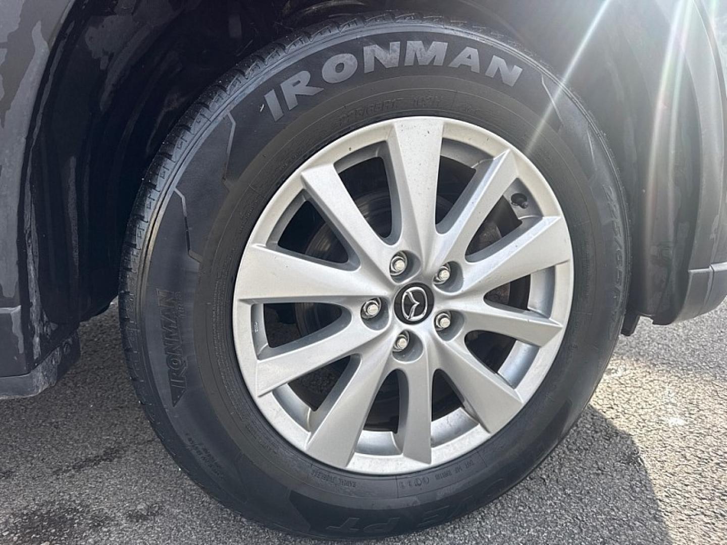 2015 BLACK /BLACK Mazda CX-5 Sport AWD (JM3KE4BE1F0) with an 2.5L L4 DOHC 16V engine, 6A transmission, located at 3304 Woodville Road, Northwood, OH, 43619, (419) 210-8019, 41.612694, -83.480743 - Your #1 Destination for Auto Loans and mdash;No Matter Your Credit!At our dealership, we believe everyone deserves the opportunity to drive their dream car and mdash;whether you have good credit, bad credit, or no credit at all. With a wide selection of hundreds of cars, trucks, and SUVs, you'll fin- Photo#17