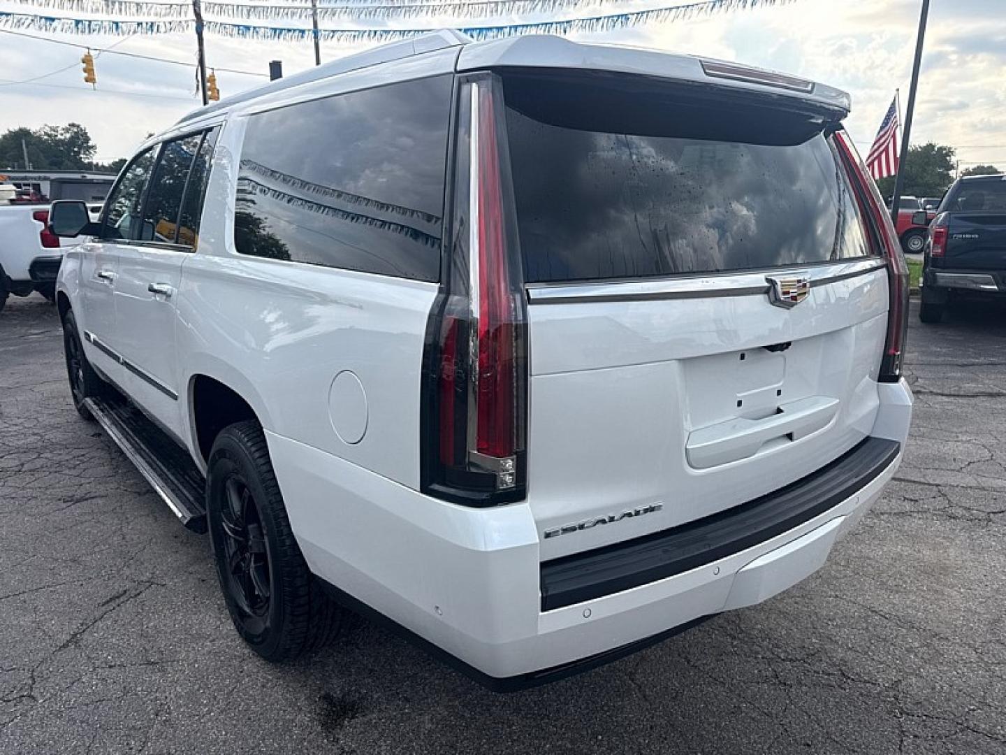 2018 WHITE /BROWN Cadillac Escalade ESV Premium 4WD (1GYS4JKJ3JR) with an 6.2L V8 OHV 16V FFV engine, 8A transmission, located at 3304 Woodville Road, Northwood, OH, 43619, (419) 210-8019, 41.612694, -83.480743 - Your #1 Destination for Auto Loans and mdash;No Matter Your Credit!At our dealership, we believe everyone deserves the opportunity to drive their dream car and mdash;whether you have good credit, bad credit, or no credit at all. With a wide selection of hundreds of cars, trucks, and SUVs, you'll fin- Photo#2