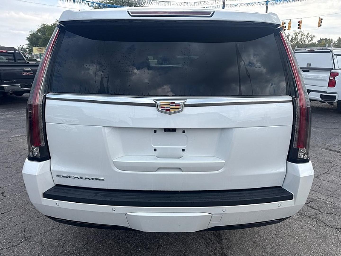 2018 WHITE /BROWN Cadillac Escalade ESV Premium 4WD (1GYS4JKJ3JR) with an 6.2L V8 OHV 16V FFV engine, 8A transmission, located at 3304 Woodville Road, Northwood, OH, 43619, (419) 210-8019, 41.612694, -83.480743 - Your #1 Destination for Auto Loans and mdash;No Matter Your Credit!At our dealership, we believe everyone deserves the opportunity to drive their dream car and mdash;whether you have good credit, bad credit, or no credit at all. With a wide selection of hundreds of cars, trucks, and SUVs, you'll fin- Photo#3