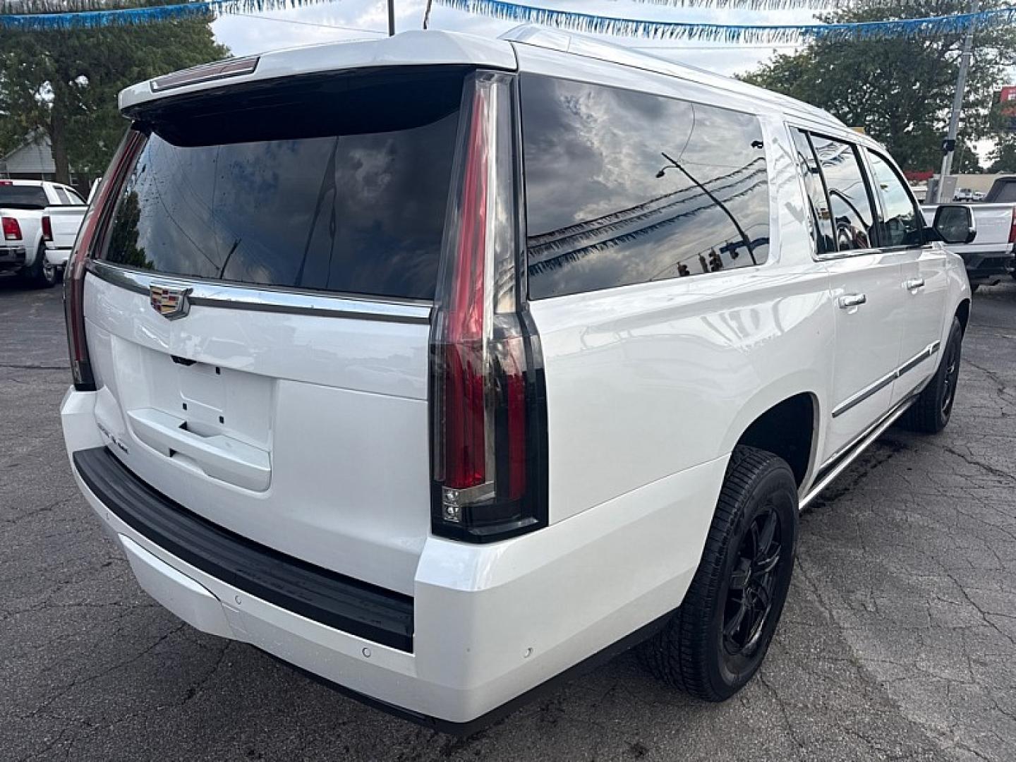 2018 WHITE /BROWN Cadillac Escalade ESV Premium 4WD (1GYS4JKJ3JR) with an 6.2L V8 OHV 16V FFV engine, 8A transmission, located at 3304 Woodville Road, Northwood, OH, 43619, (419) 210-8019, 41.612694, -83.480743 - Your #1 Destination for Auto Loans and mdash;No Matter Your Credit!At our dealership, we believe everyone deserves the opportunity to drive their dream car and mdash;whether you have good credit, bad credit, or no credit at all. With a wide selection of hundreds of cars, trucks, and SUVs, you'll fin- Photo#4