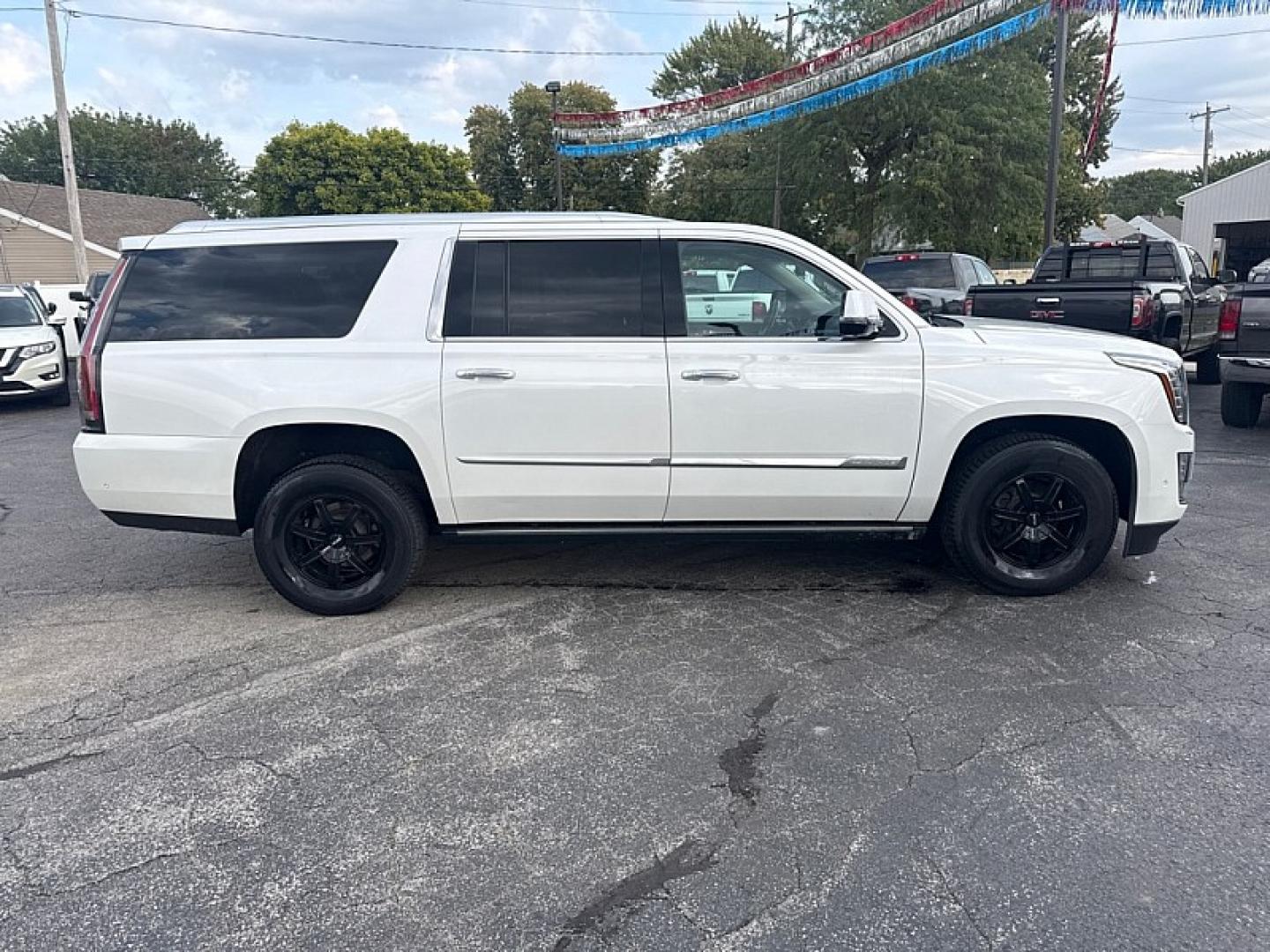 2018 WHITE /BROWN Cadillac Escalade ESV Premium 4WD (1GYS4JKJ3JR) with an 6.2L V8 OHV 16V FFV engine, 8A transmission, located at 3304 Woodville Road, Northwood, OH, 43619, (419) 210-8019, 41.612694, -83.480743 - Your #1 Destination for Auto Loans and mdash;No Matter Your Credit!At our dealership, we believe everyone deserves the opportunity to drive their dream car and mdash;whether you have good credit, bad credit, or no credit at all. With a wide selection of hundreds of cars, trucks, and SUVs, you'll fin- Photo#5