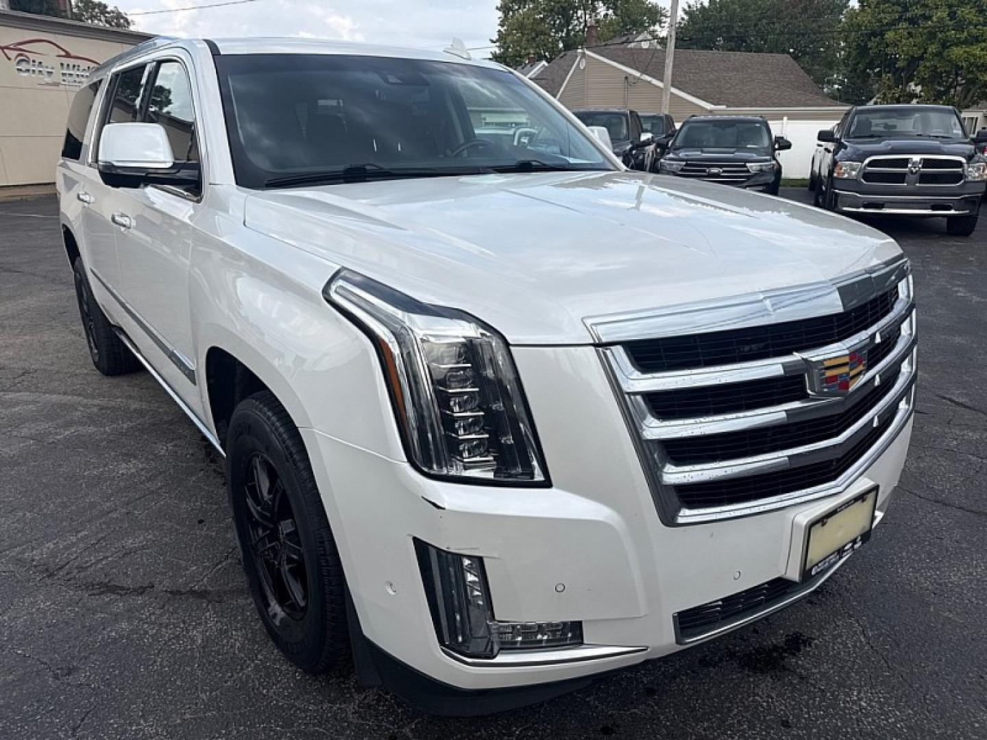 2018 WHITE /BROWN Cadillac Escalade ESV Premium 4WD (1GYS4JKJ3JR) with an 6.2L V8 OHV 16V FFV engine, 8A transmission, located at 3304 Woodville Road, Northwood, OH, 43619, (419) 210-8019, 41.612694, -83.480743 - Your #1 Destination for Auto Loans and mdash;No Matter Your Credit!At our dealership, we believe everyone deserves the opportunity to drive their dream car and mdash;whether you have good credit, bad credit, or no credit at all. With a wide selection of hundreds of cars, trucks, and SUVs, you'll fin- Photo#6