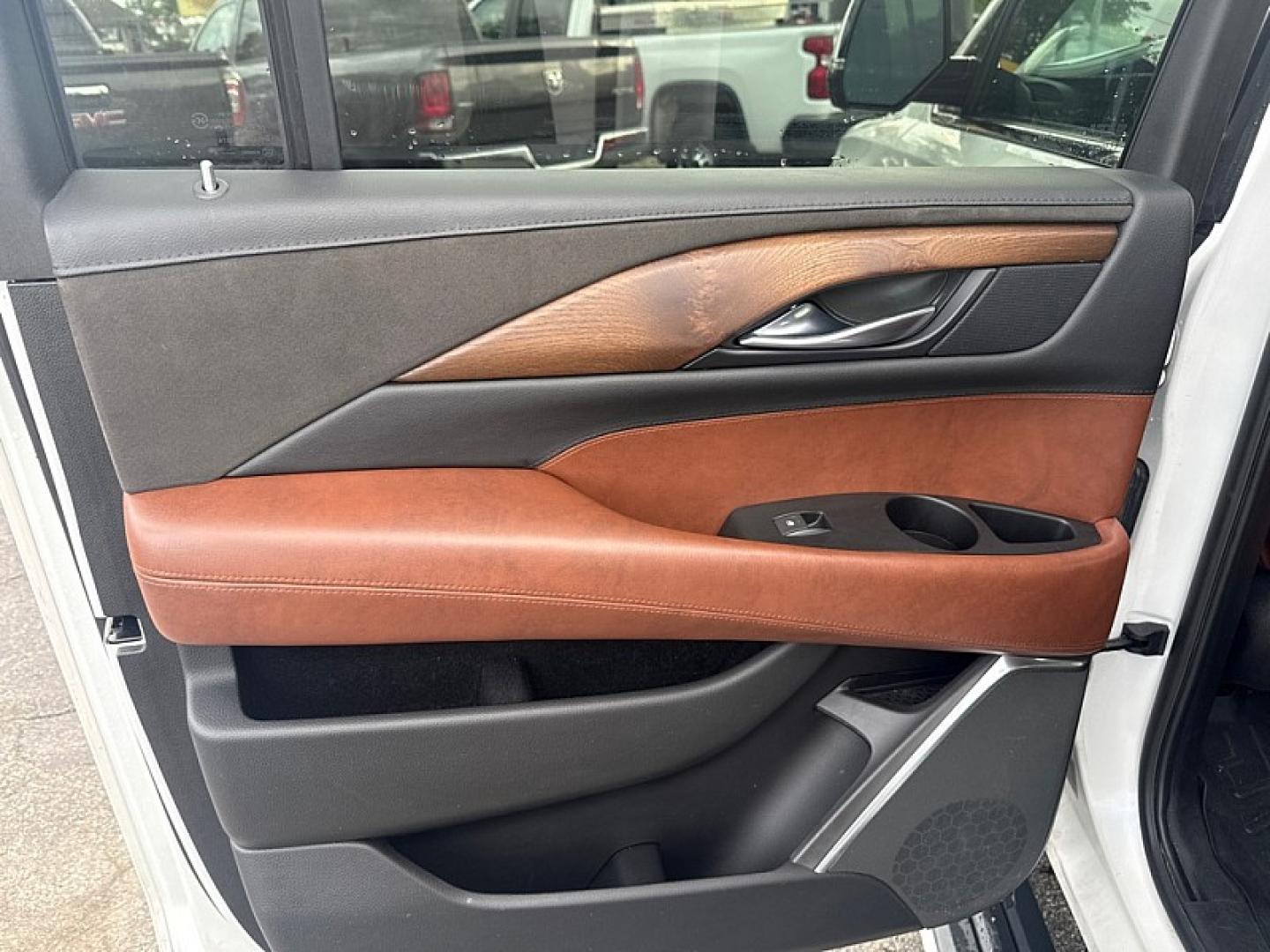 2018 WHITE /BROWN Cadillac Escalade ESV Premium 4WD (1GYS4JKJ3JR) with an 6.2L V8 OHV 16V FFV engine, 8A transmission, located at 3304 Woodville Road, Northwood, OH, 43619, (419) 210-8019, 41.612694, -83.480743 - Your #1 Destination for Auto Loans and mdash;No Matter Your Credit!At our dealership, we believe everyone deserves the opportunity to drive their dream car and mdash;whether you have good credit, bad credit, or no credit at all. With a wide selection of hundreds of cars, trucks, and SUVs, you'll fin- Photo#10