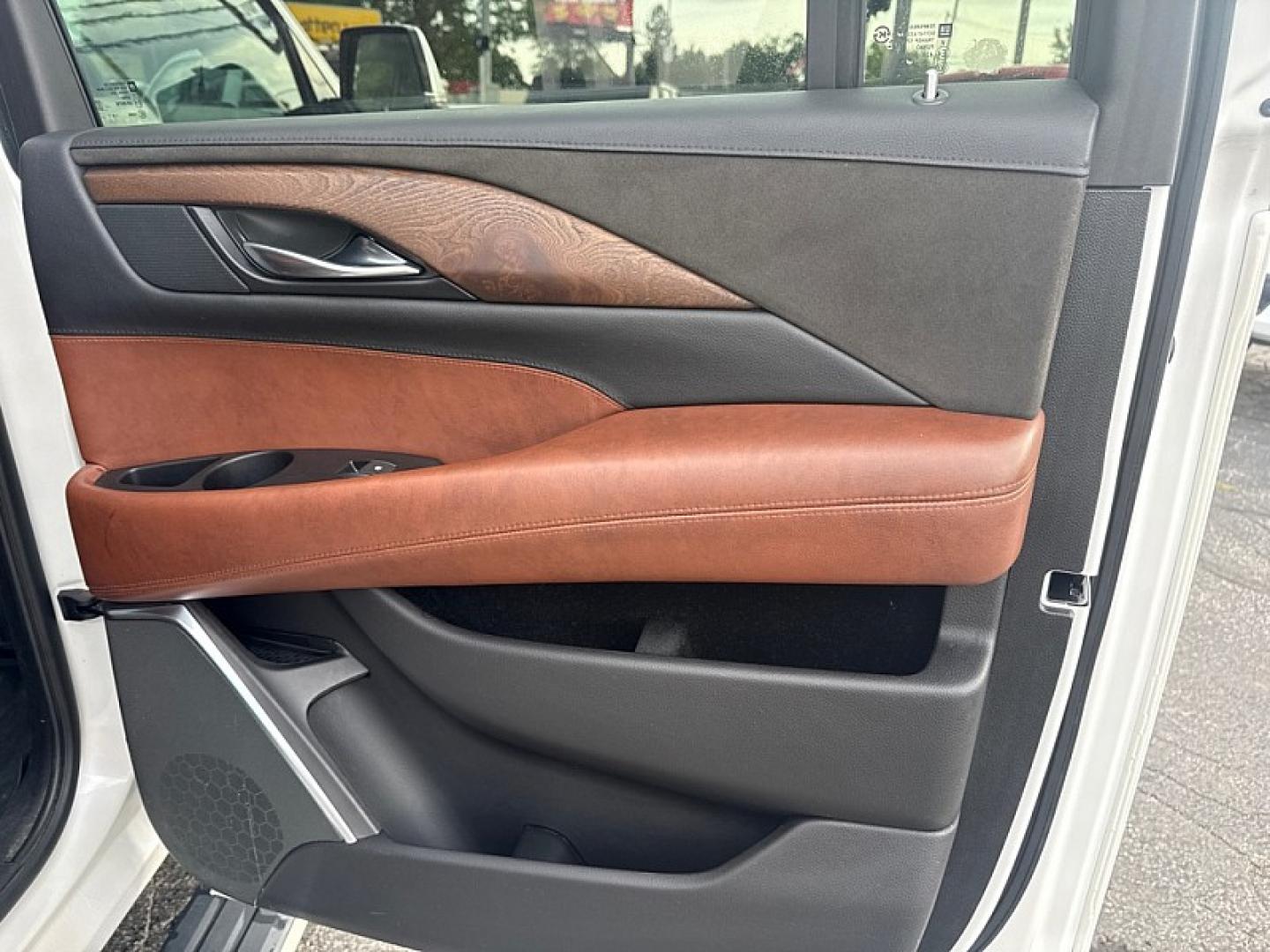 2018 WHITE /BROWN Cadillac Escalade ESV Premium 4WD (1GYS4JKJ3JR) with an 6.2L V8 OHV 16V FFV engine, 8A transmission, located at 3304 Woodville Road, Northwood, OH, 43619, (419) 210-8019, 41.612694, -83.480743 - Your #1 Destination for Auto Loans and mdash;No Matter Your Credit!At our dealership, we believe everyone deserves the opportunity to drive their dream car and mdash;whether you have good credit, bad credit, or no credit at all. With a wide selection of hundreds of cars, trucks, and SUVs, you'll fin- Photo#12