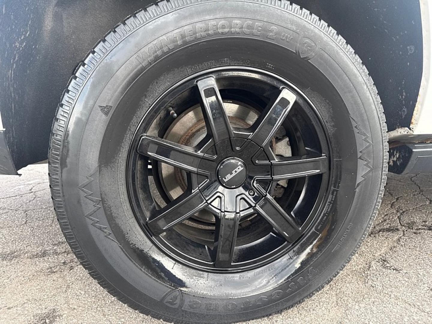 2018 WHITE /BROWN Cadillac Escalade ESV Premium 4WD (1GYS4JKJ3JR) with an 6.2L V8 OHV 16V FFV engine, 8A transmission, located at 3304 Woodville Road, Northwood, OH, 43619, (419) 210-8019, 41.612694, -83.480743 - Your #1 Destination for Auto Loans and mdash;No Matter Your Credit!At our dealership, we believe everyone deserves the opportunity to drive their dream car and mdash;whether you have good credit, bad credit, or no credit at all. With a wide selection of hundreds of cars, trucks, and SUVs, you'll fin- Photo#16