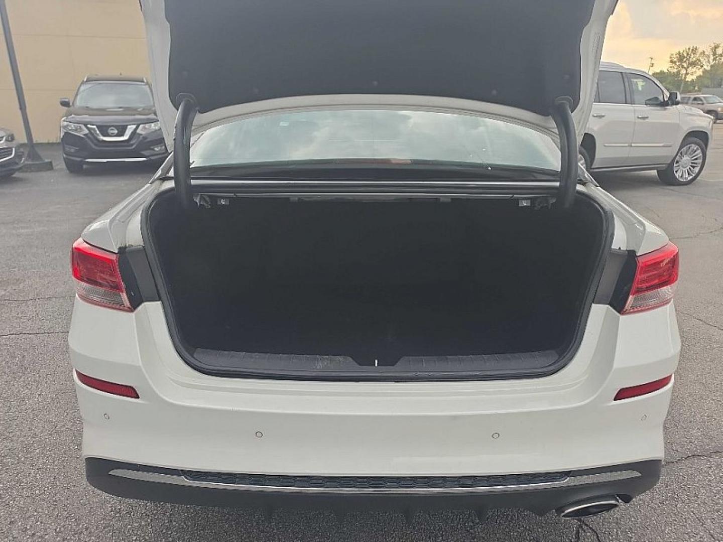 2020 WHITE /BLACK Kia Optima LX (5XXGT4L35LG) with an 2.4L L4 DOHC 16V engine, 6A transmission, located at 3304 Woodville Road, Northwood, OH, 43619, (419) 210-8019, 41.612694, -83.480743 - Your #1 Destination for Auto Loans and mdash;No Matter Your Credit!At our dealership, we believe everyone deserves the opportunity to drive their dream car and mdash;whether you have good credit, bad credit, or no credit at all. With a wide selection of hundreds of cars, trucks, and SUVs, you'll fin- Photo#12