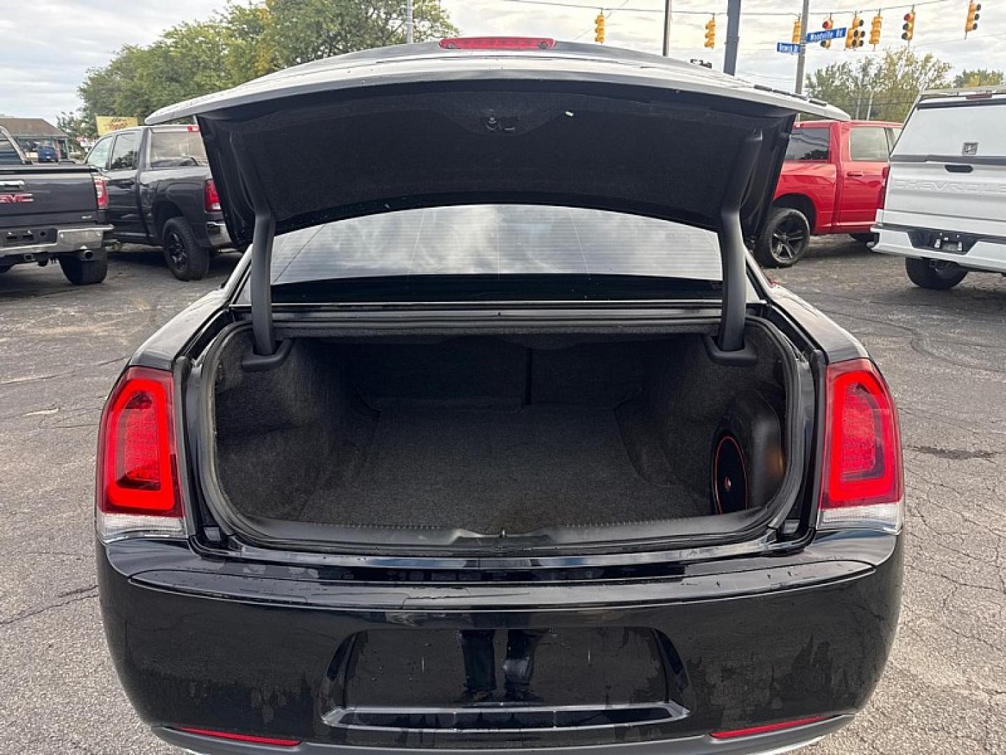 2016 BLACK /BLACK Chrysler 300 S V6 RWD (2C3CCABG2GH) with an 3.6L V6 DOHC 24V engine, 8A transmission, located at 3304 Woodville Road, Northwood, OH, 43619, (419) 210-8019, 41.612694, -83.480743 - Your #1 Destination for Auto Loans and mdash;No Matter Your Credit!At our dealership, we believe everyone deserves the opportunity to drive their dream car and mdash;whether you have good credit, bad credit, or no credit at all. With a wide selection of hundreds of cars, trucks, and SUVs, you'll fin- Photo#17