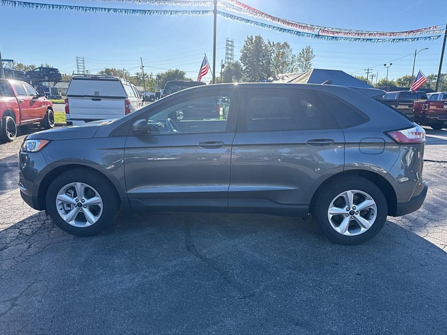 2022 GRAY /BLACK Ford Edge SE AWD (2FMPK4G92NB) with an 2.0L L4 DOHC 16V engine, 6A transmission, located at 3304 Woodville Road, Northwood, OH, 43619, (419) 210-8019, 41.612694, -83.480743 - Your #1 Destination for Auto Loans and mdash;No Matter Your Credit!At our dealership, we believe everyone deserves the opportunity to drive their dream car and mdash;whether you have good credit, bad credit, or no credit at all. With a wide selection of hundreds of cars, trucks, and SUVs, you'll fin- Photo#1