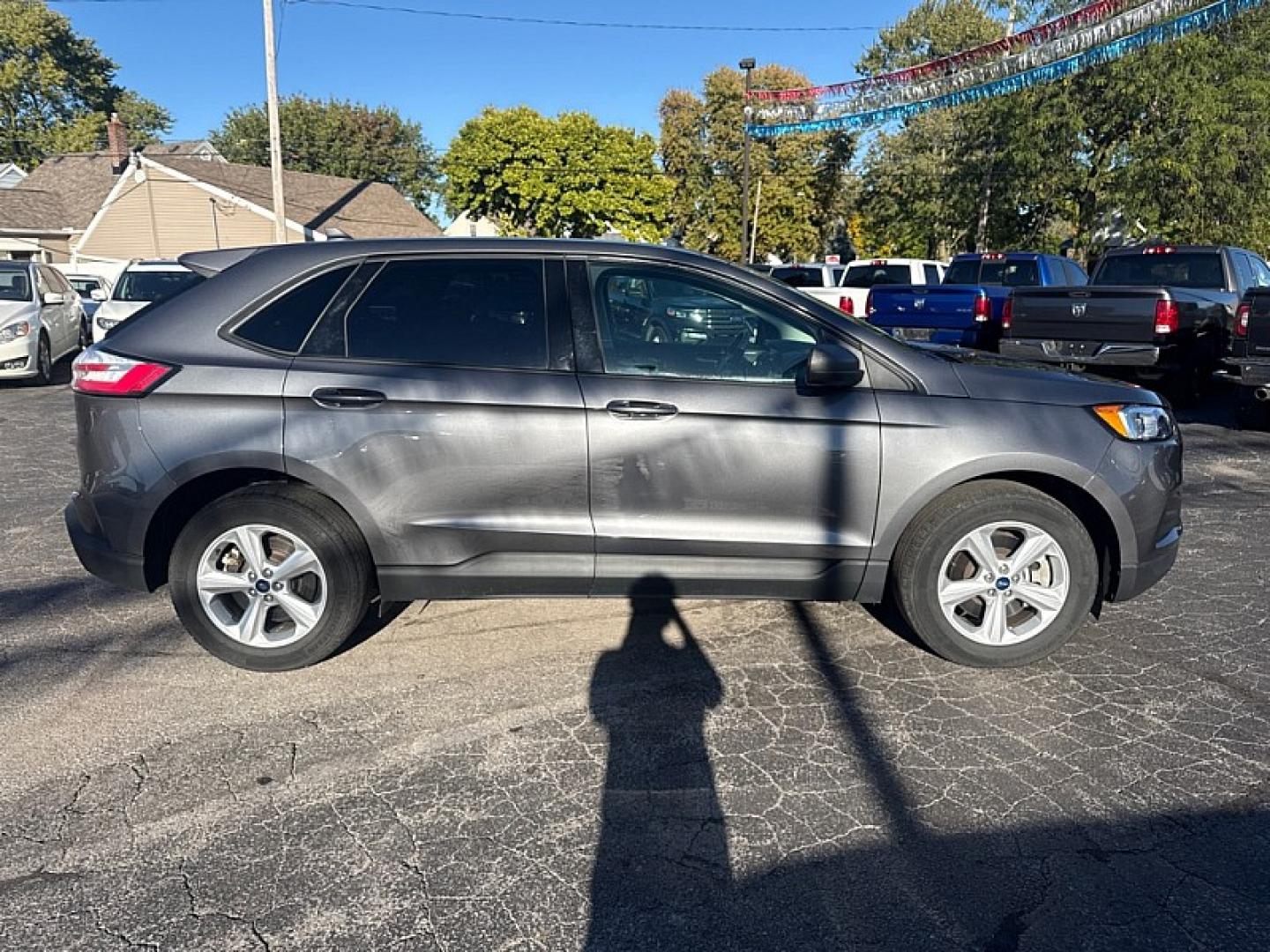 2022 GRAY /BLACK Ford Edge SE AWD (2FMPK4G92NB) with an 2.0L L4 DOHC 16V engine, 6A transmission, located at 3304 Woodville Road, Northwood, OH, 43619, (419) 210-8019, 41.612694, -83.480743 - Your #1 Destination for Auto Loans and mdash;No Matter Your Credit!At our dealership, we believe everyone deserves the opportunity to drive their dream car and mdash;whether you have good credit, bad credit, or no credit at all. With a wide selection of hundreds of cars, trucks, and SUVs, you'll fin- Photo#5