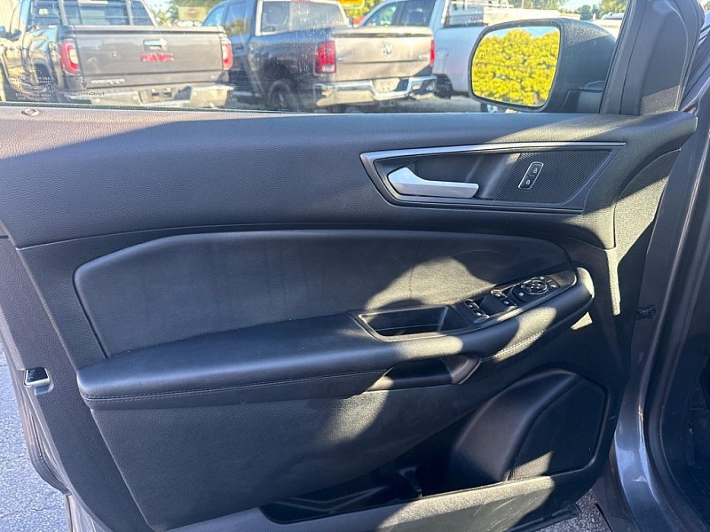 2022 GRAY /BLACK Ford Edge SE AWD (2FMPK4G92NB) with an 2.0L L4 DOHC 16V engine, 6A transmission, located at 3304 Woodville Road, Northwood, OH, 43619, (419) 210-8019, 41.612694, -83.480743 - Your #1 Destination for Auto Loans and mdash;No Matter Your Credit!At our dealership, we believe everyone deserves the opportunity to drive their dream car and mdash;whether you have good credit, bad credit, or no credit at all. With a wide selection of hundreds of cars, trucks, and SUVs, you'll fin- Photo#9