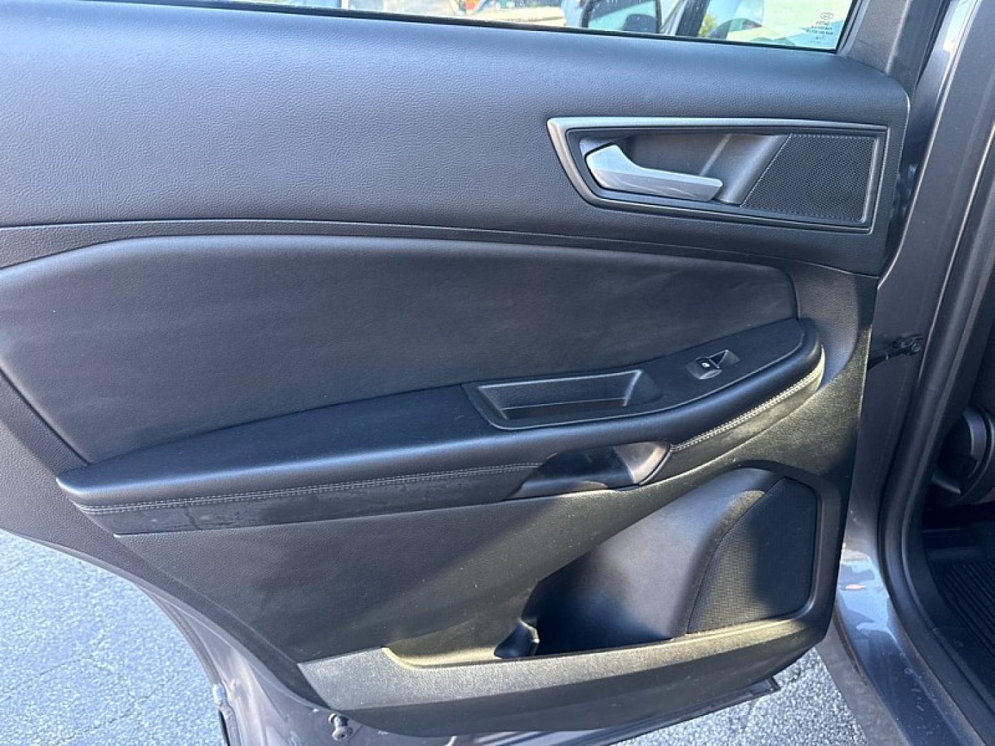 2022 GRAY /BLACK Ford Edge SE AWD (2FMPK4G92NB) with an 2.0L L4 DOHC 16V engine, 6A transmission, located at 3304 Woodville Road, Northwood, OH, 43619, (419) 210-8019, 41.612694, -83.480743 - Your #1 Destination for Auto Loans and mdash;No Matter Your Credit!At our dealership, we believe everyone deserves the opportunity to drive their dream car and mdash;whether you have good credit, bad credit, or no credit at all. With a wide selection of hundreds of cars, trucks, and SUVs, you'll fin- Photo#11