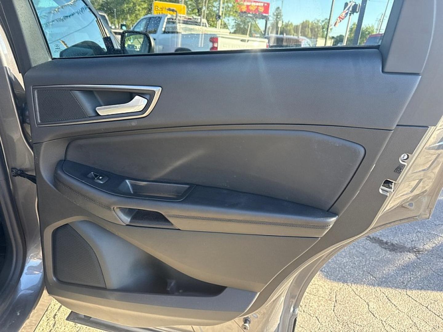 2022 GRAY /BLACK Ford Edge SE AWD (2FMPK4G92NB) with an 2.0L L4 DOHC 16V engine, 6A transmission, located at 3304 Woodville Road, Northwood, OH, 43619, (419) 210-8019, 41.612694, -83.480743 - Your #1 Destination for Auto Loans and mdash;No Matter Your Credit!At our dealership, we believe everyone deserves the opportunity to drive their dream car and mdash;whether you have good credit, bad credit, or no credit at all. With a wide selection of hundreds of cars, trucks, and SUVs, you'll fin- Photo#13