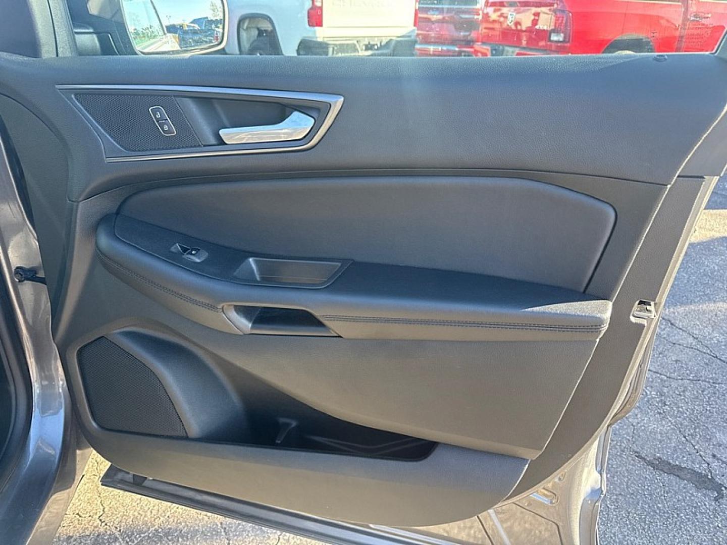 2022 GRAY /BLACK Ford Edge SE AWD (2FMPK4G92NB) with an 2.0L L4 DOHC 16V engine, 6A transmission, located at 3304 Woodville Road, Northwood, OH, 43619, (419) 210-8019, 41.612694, -83.480743 - Your #1 Destination for Auto Loans and mdash;No Matter Your Credit!At our dealership, we believe everyone deserves the opportunity to drive their dream car and mdash;whether you have good credit, bad credit, or no credit at all. With a wide selection of hundreds of cars, trucks, and SUVs, you'll fin- Photo#15