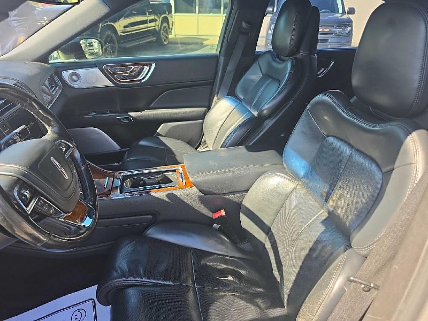 2018 BLACK /BLACK Lincoln Continental Reserve AWD (1LN6L9NC0J5) with an 3.0L V6 DOHC 24V engine, 6A transmission, located at 3304 Woodville Road, Northwood, OH, 43619, (419) 210-8019, 41.612694, -83.480743 - Your #1 Destination for Auto Loans and mdash;No Matter Your Credit!At our dealership, we believe everyone deserves the opportunity to drive their dream car and mdash;whether you have good credit, bad credit, or no credit at all. With a wide selection of hundreds of cars, trucks, and SUVs, you'll fin- Photo#28