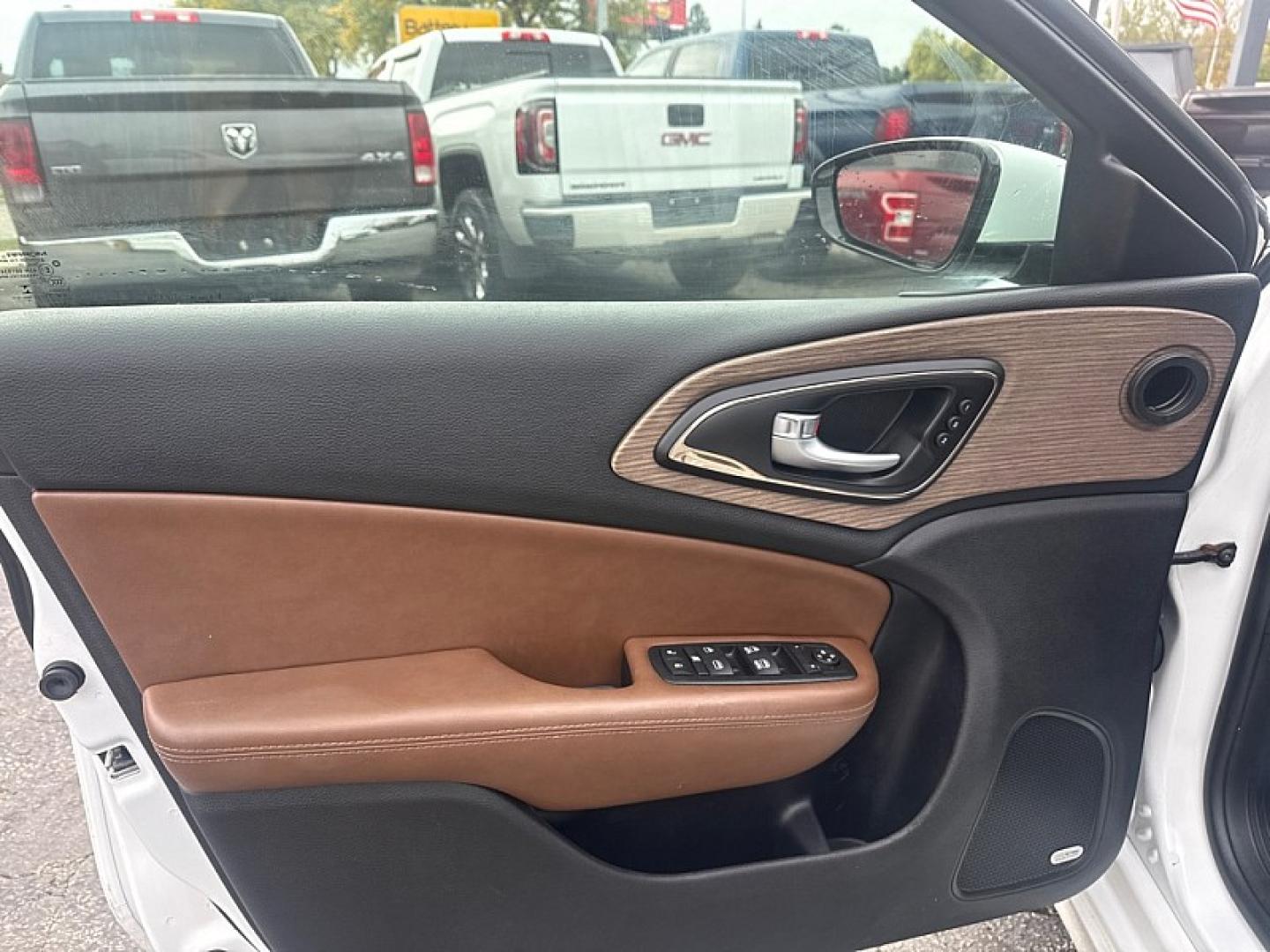 2016 WHITE /BROWN Chrysler 200 C (1C3CCCCG5GN) with an 3.6L V6 DOHC 24V FFV engine, 9A transmission, located at 3304 Woodville Road, Northwood, OH, 43619, (419) 210-8019, 41.612694, -83.480743 - Your #1 Destination for Auto Loans and mdash;No Matter Your Credit!At our dealership, we believe everyone deserves the opportunity to drive their dream car and mdash;whether you have good credit, bad credit, or no credit at all. With a wide selection of hundreds of cars, trucks, and SUVs, you'll fin- Photo#8