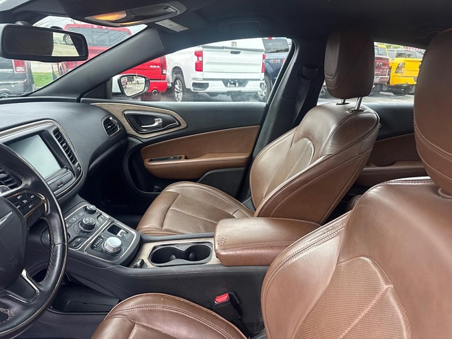 2016 WHITE /BROWN Chrysler 200 C (1C3CCCCG5GN) with an 3.6L V6 DOHC 24V FFV engine, 9A transmission, located at 3304 Woodville Road, Northwood, OH, 43619, (419) 210-8019, 41.612694, -83.480743 - Your #1 Destination for Auto Loans and mdash;No Matter Your Credit!At our dealership, we believe everyone deserves the opportunity to drive their dream car and mdash;whether you have good credit, bad credit, or no credit at all. With a wide selection of hundreds of cars, trucks, and SUVs, you'll fin- Photo#9