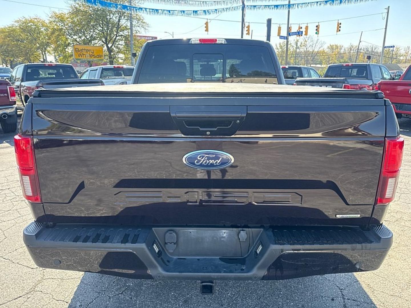 2018 RED /BLACK Ford F-150 XLT SuperCrew 5.5-ft. Bed 4WD (1FTFW1EG3JK) with an 3.5 V6 engine, 6A transmission, located at 3304 Woodville Road, Northwood, OH, 43619, (419) 210-8019, 41.612694, -83.480743 - Your #1 Destination for Auto Loans and mdash;No Matter Your Credit!At our dealership, we believe everyone deserves the opportunity to drive their dream car and mdash;whether you have good credit, bad credit, or no credit at all. With a wide selection of hundreds of cars, trucks, and SUVs, you'll fin- Photo#3