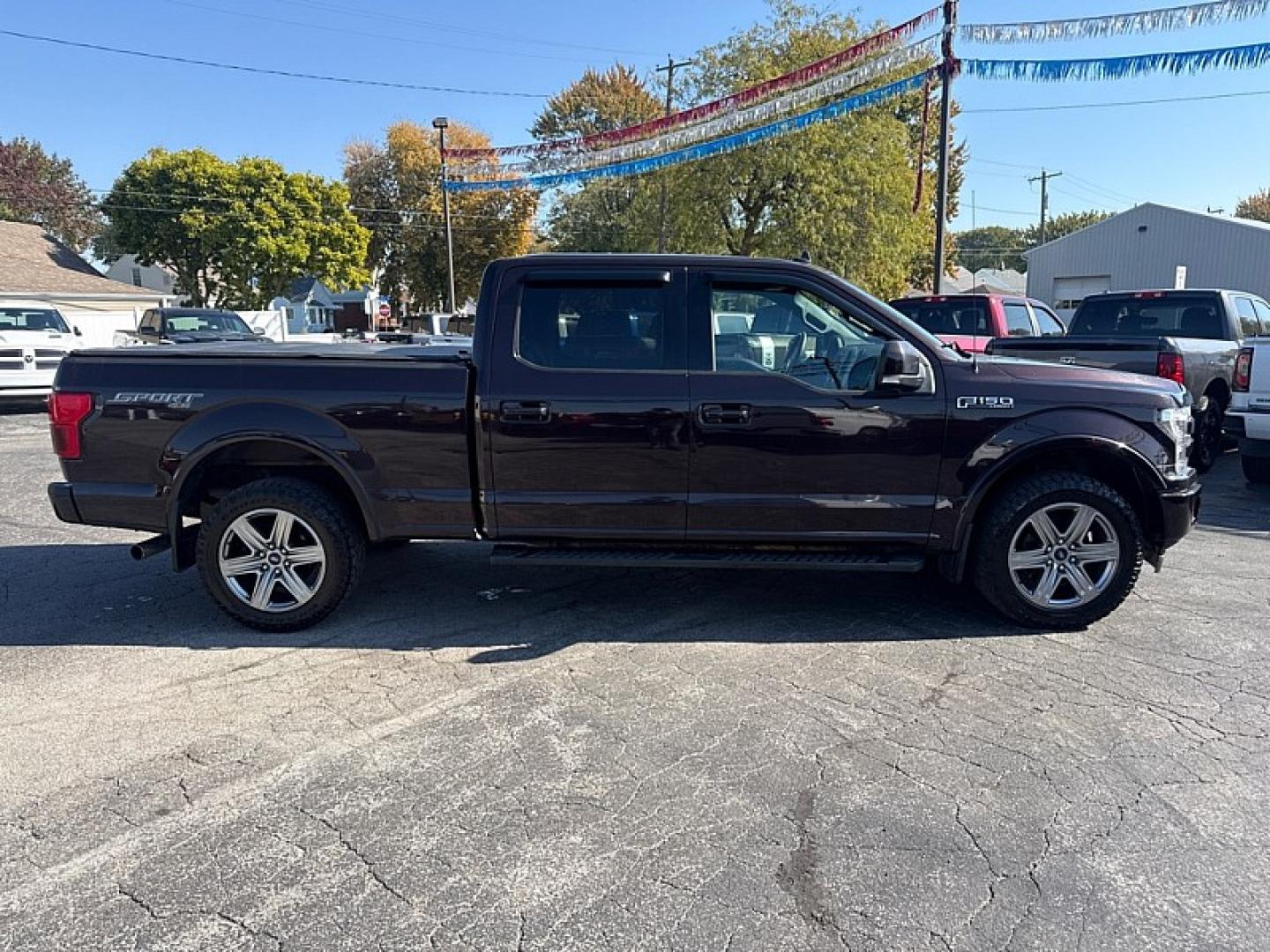2018 RED /BLACK Ford F-150 XLT SuperCrew 5.5-ft. Bed 4WD (1FTFW1EG3JK) with an 3.5 V6 engine, 6A transmission, located at 3304 Woodville Road, Northwood, OH, 43619, (419) 210-8019, 41.612694, -83.480743 - Your #1 Destination for Auto Loans and mdash;No Matter Your Credit!At our dealership, we believe everyone deserves the opportunity to drive their dream car and mdash;whether you have good credit, bad credit, or no credit at all. With a wide selection of hundreds of cars, trucks, and SUVs, you'll fin- Photo#5