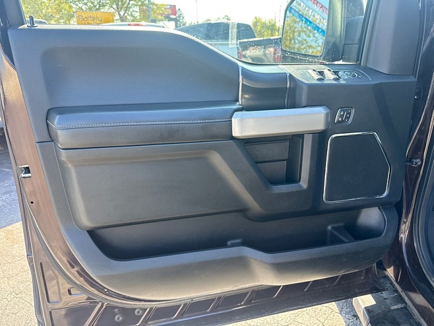 2018 RED /BLACK Ford F-150 XLT SuperCrew 5.5-ft. Bed 4WD (1FTFW1EG3JK) with an 3.5 V6 engine, 6A transmission, located at 3304 Woodville Road, Northwood, OH, 43619, (419) 210-8019, 41.612694, -83.480743 - Your #1 Destination for Auto Loans and mdash;No Matter Your Credit!At our dealership, we believe everyone deserves the opportunity to drive their dream car and mdash;whether you have good credit, bad credit, or no credit at all. With a wide selection of hundreds of cars, trucks, and SUVs, you'll fin- Photo#8