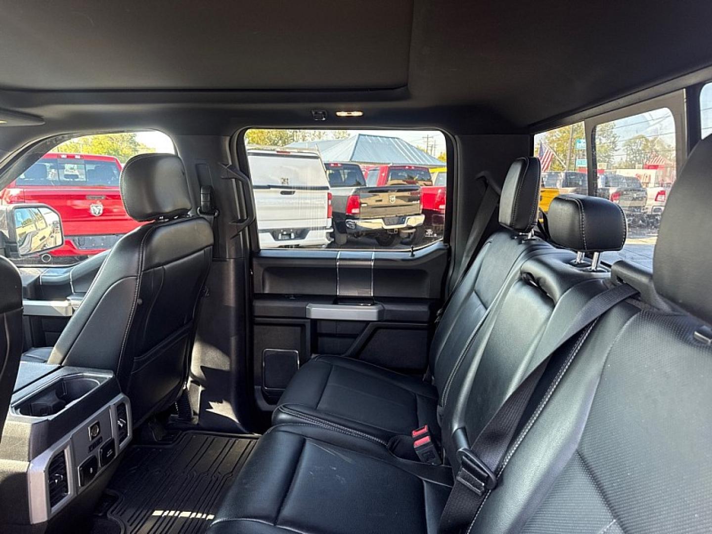 2018 RED /BLACK Ford F-150 XLT SuperCrew 5.5-ft. Bed 4WD (1FTFW1EG3JK) with an 3.5 V6 engine, 6A transmission, located at 3304 Woodville Road, Northwood, OH, 43619, (419) 210-8019, 41.612694, -83.480743 - Your #1 Destination for Auto Loans and mdash;No Matter Your Credit!At our dealership, we believe everyone deserves the opportunity to drive their dream car and mdash;whether you have good credit, bad credit, or no credit at all. With a wide selection of hundreds of cars, trucks, and SUVs, you'll fin- Photo#11