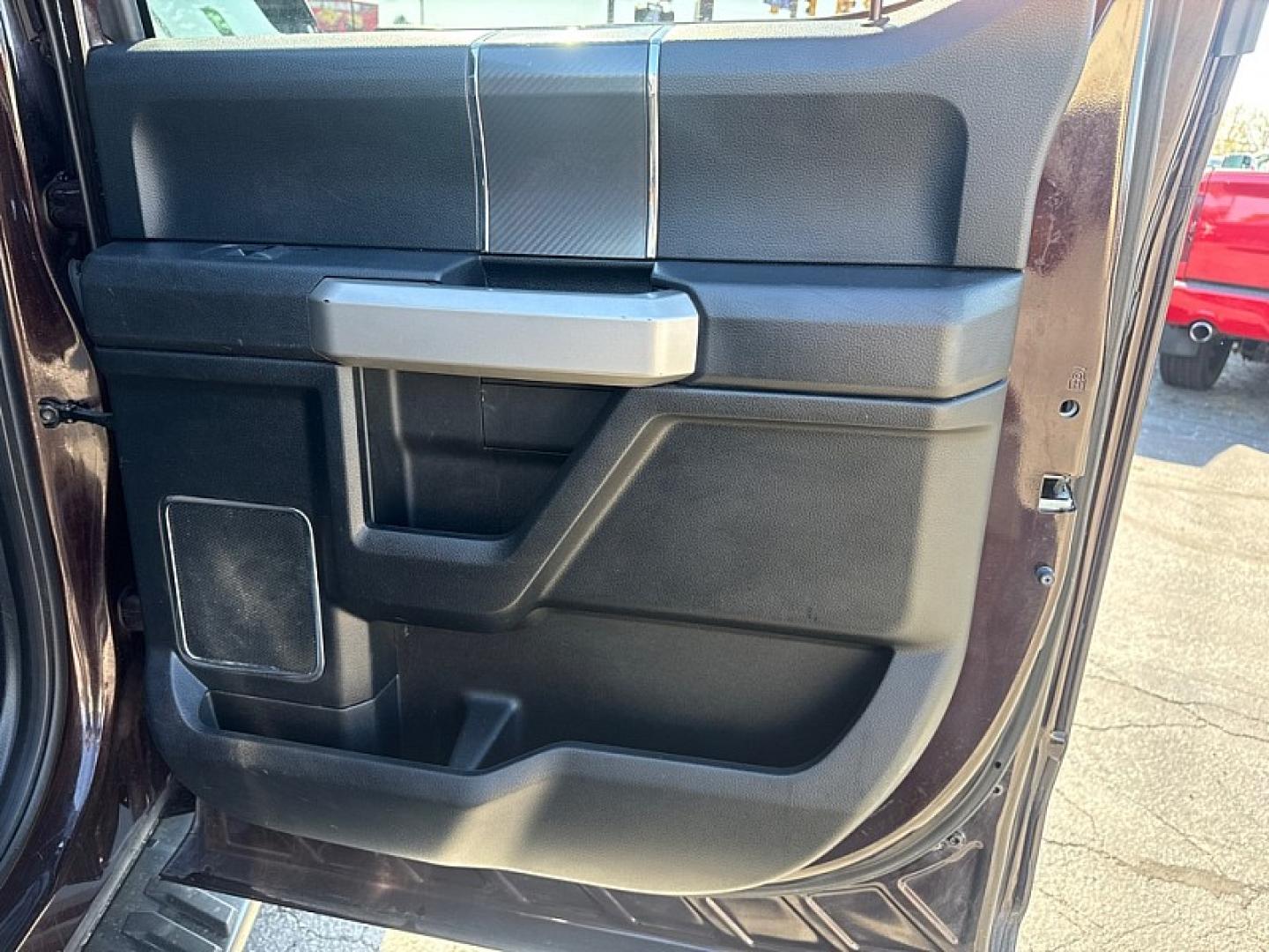 2018 RED /BLACK Ford F-150 XLT SuperCrew 5.5-ft. Bed 4WD (1FTFW1EG3JK) with an 3.5 V6 engine, 6A transmission, located at 3304 Woodville Road, Northwood, OH, 43619, (419) 210-8019, 41.612694, -83.480743 - Your #1 Destination for Auto Loans and mdash;No Matter Your Credit!At our dealership, we believe everyone deserves the opportunity to drive their dream car and mdash;whether you have good credit, bad credit, or no credit at all. With a wide selection of hundreds of cars, trucks, and SUVs, you'll fin- Photo#12