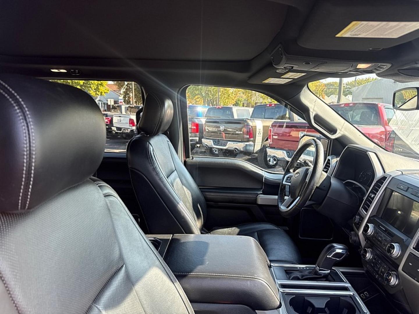 2018 RED /BLACK Ford F-150 XLT SuperCrew 5.5-ft. Bed 4WD (1FTFW1EG3JK) with an 3.5 V6 engine, 6A transmission, located at 3304 Woodville Road, Northwood, OH, 43619, (419) 210-8019, 41.612694, -83.480743 - Your #1 Destination for Auto Loans and mdash;No Matter Your Credit!At our dealership, we believe everyone deserves the opportunity to drive their dream car and mdash;whether you have good credit, bad credit, or no credit at all. With a wide selection of hundreds of cars, trucks, and SUVs, you'll fin- Photo#15