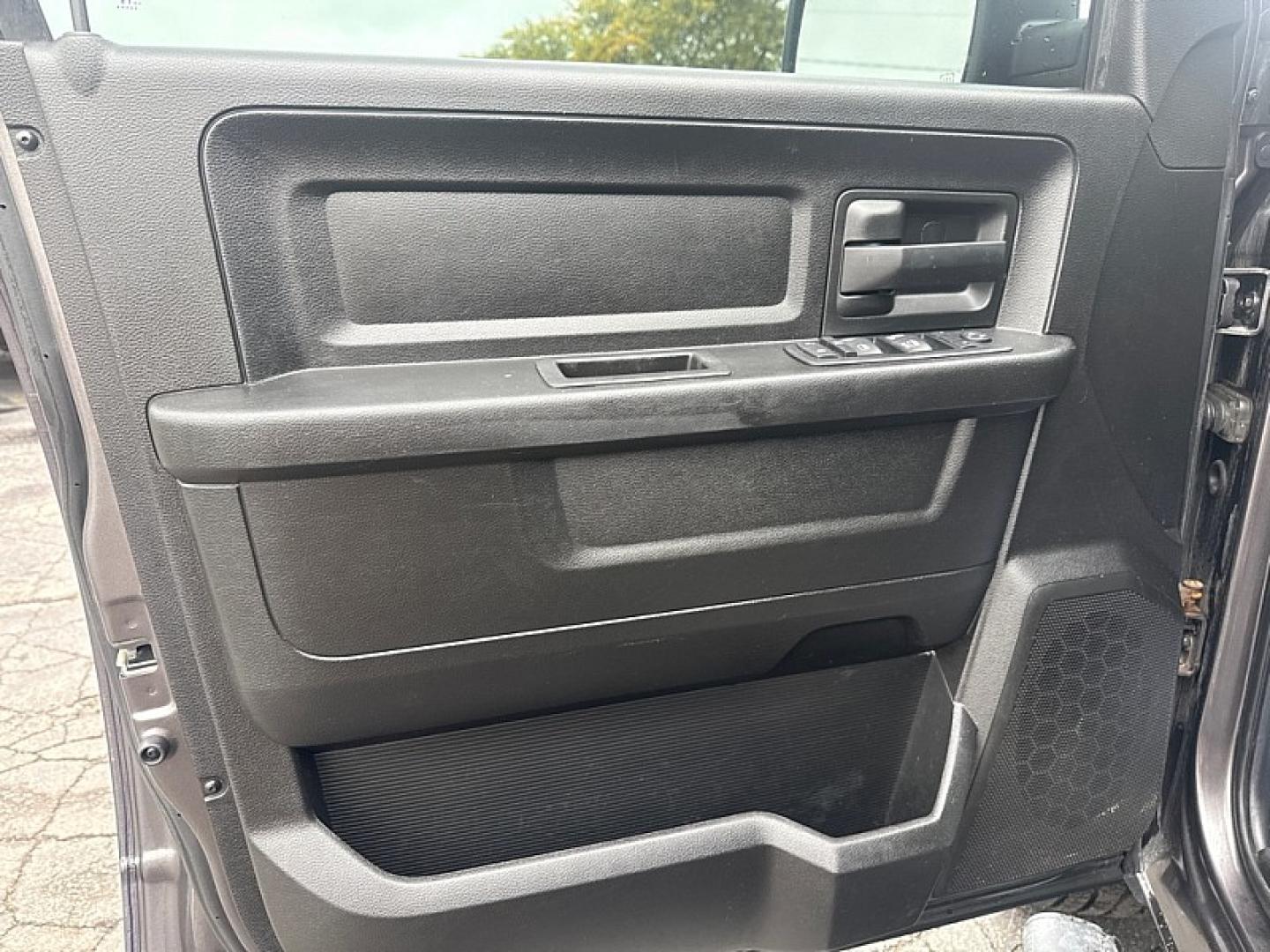 2019 GRAY /BLACK Ram 1500 Tradesman Crew Cab SWB 4WD (1C6RR7KT6KS) with an 5.7L V8 OHV 16V engine, 8A transmission, located at 3304 Woodville Road, Northwood, OH, 43619, (419) 210-8019, 41.612694, -83.480743 - Your #1 Destination for Auto Loans and mdash;No Matter Your Credit!At our dealership, we believe everyone deserves the opportunity to drive their dream car and mdash;whether you have good credit, bad credit, or no credit at all. With a wide selection of hundreds of cars, trucks, and SUVs, you'll fin- Photo#8