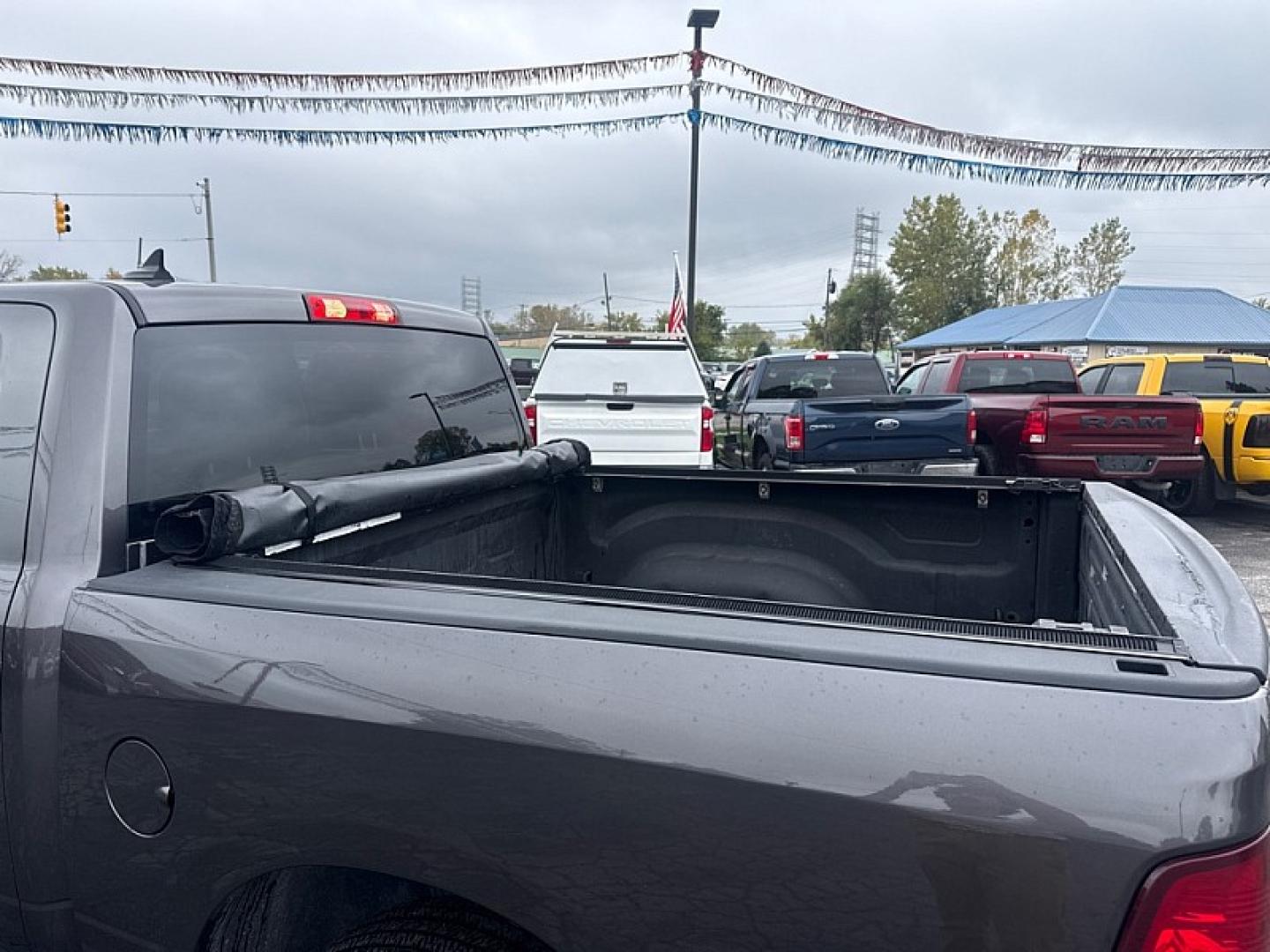 2019 GRAY /BLACK Ram 1500 Tradesman Crew Cab SWB 4WD (1C6RR7KT6KS) with an 5.7L V8 OHV 16V engine, 8A transmission, located at 3304 Woodville Road, Northwood, OH, 43619, (419) 210-8019, 41.612694, -83.480743 - Your #1 Destination for Auto Loans and mdash;No Matter Your Credit!At our dealership, we believe everyone deserves the opportunity to drive their dream car and mdash;whether you have good credit, bad credit, or no credit at all. With a wide selection of hundreds of cars, trucks, and SUVs, you'll fin- Photo#17