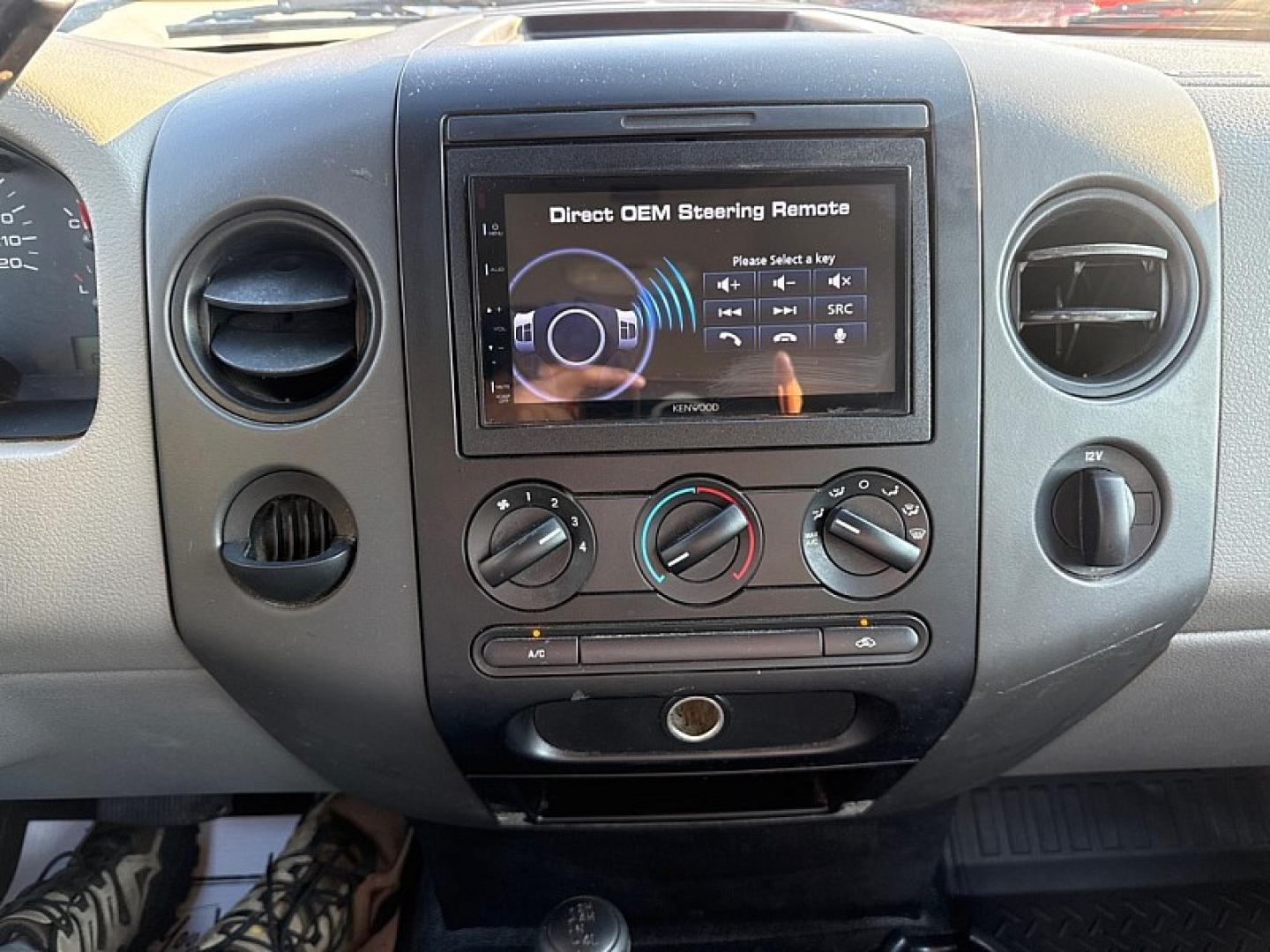 2008 BLUE /TAN Ford F-150 FX4 SuperCab (1FTRX14W48F) with an 4.6L V8 SOHC 16V engine, 4A OD transmission, located at 3304 Woodville Road, Northwood, OH, 43619, (419) 210-8019, 41.612694, -83.480743 - Your #1 Destination for Auto Loans and mdash;No Matter Your Credit!At our dealership, we believe everyone deserves the opportunity to drive their dream car and mdash;whether you have good credit, bad credit, or no credit at all. With a wide selection of hundreds of cars, trucks, and SUVs, you'll fin- Photo#19