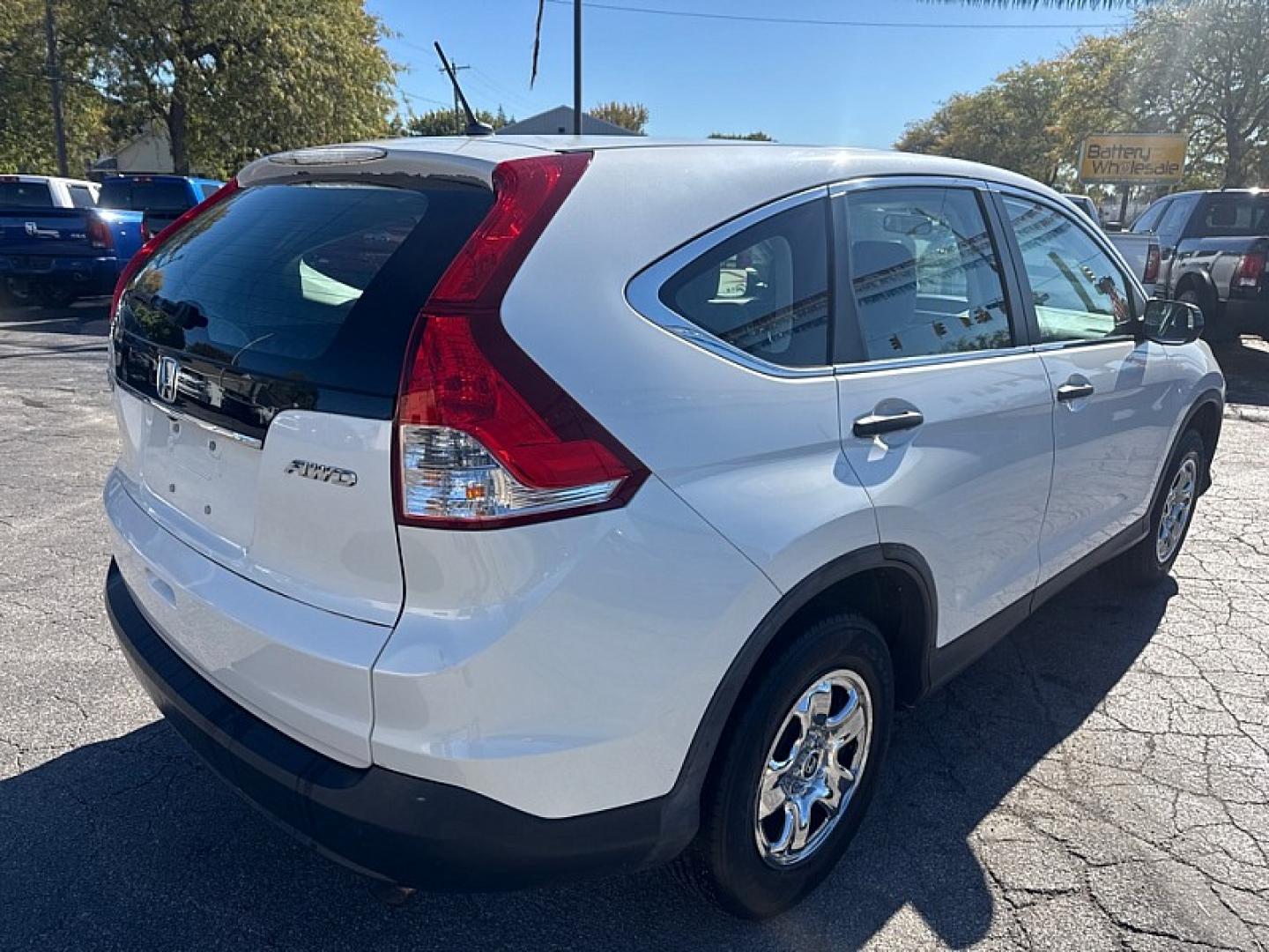 2017 RED /BLACK Nissan Murano Platinum AWD (5N1AZ2MH6HN) with an 3.5L V6 DOHC 24V engine, CVT transmission, located at 3304 Woodville Road, Northwood, OH, 43619, (419) 210-8019, 41.612694, -83.480743 - Your #1 Destination for Auto Loans and mdash;No Matter Your Credit!At our dealership, we believe everyone deserves the opportunity to drive their dream car and mdash;whether you have good credit, bad credit, or no credit at all. With a wide selection of hundreds of cars, trucks, and SUVs, you'll fin- Photo#4