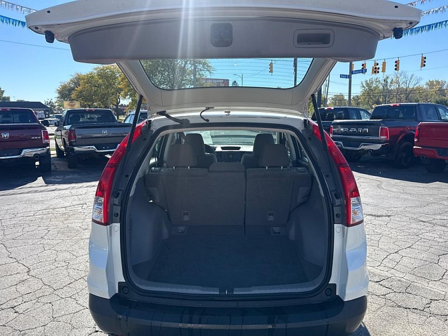 2017 RED /BLACK Nissan Murano Platinum AWD (5N1AZ2MH6HN) with an 3.5L V6 DOHC 24V engine, CVT transmission, located at 3304 Woodville Road, Northwood, OH, 43619, (419) 210-8019, 41.612694, -83.480743 - Your #1 Destination for Auto Loans and mdash;No Matter Your Credit!At our dealership, we believe everyone deserves the opportunity to drive their dream car and mdash;whether you have good credit, bad credit, or no credit at all. With a wide selection of hundreds of cars, trucks, and SUVs, you'll fin- Photo#16