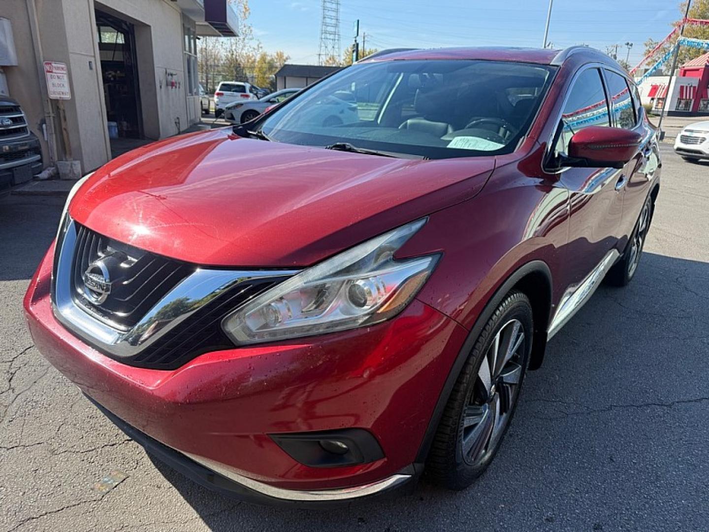 2017 RED /BLACK Nissan Murano Platinum AWD (5N1AZ2MH6HN) with an 3.5L V6 DOHC 24V engine, CVT transmission, located at 3304 Woodville Road, Northwood, OH, 43619, (419) 210-8019, 41.612694, -83.480743 - Your #1 Destination for Auto Loans and mdash;No Matter Your Credit!At our dealership, we believe everyone deserves the opportunity to drive their dream car and mdash;whether you have good credit, bad credit, or no credit at all. With a wide selection of hundreds of cars, trucks, and SUVs, you'll fin- Photo#24