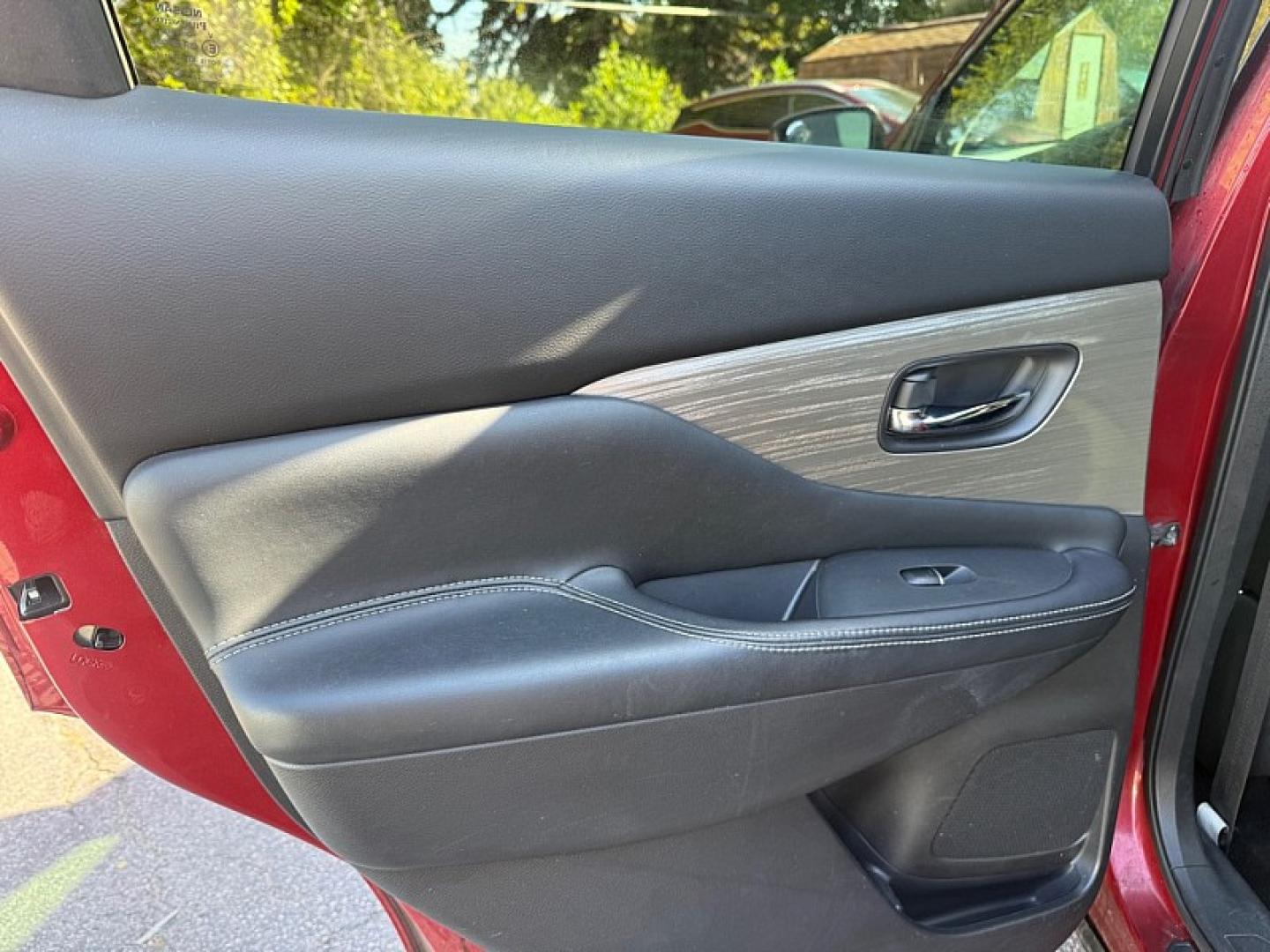 2017 RED /BLACK Nissan Murano Platinum AWD (5N1AZ2MH6HN) with an 3.5L V6 DOHC 24V engine, CVT transmission, located at 3304 Woodville Road, Northwood, OH, 43619, (419) 210-8019, 41.612694, -83.480743 - Your #1 Destination for Auto Loans and mdash;No Matter Your Credit!At our dealership, we believe everyone deserves the opportunity to drive their dream car and mdash;whether you have good credit, bad credit, or no credit at all. With a wide selection of hundreds of cars, trucks, and SUVs, you'll fin- Photo#34