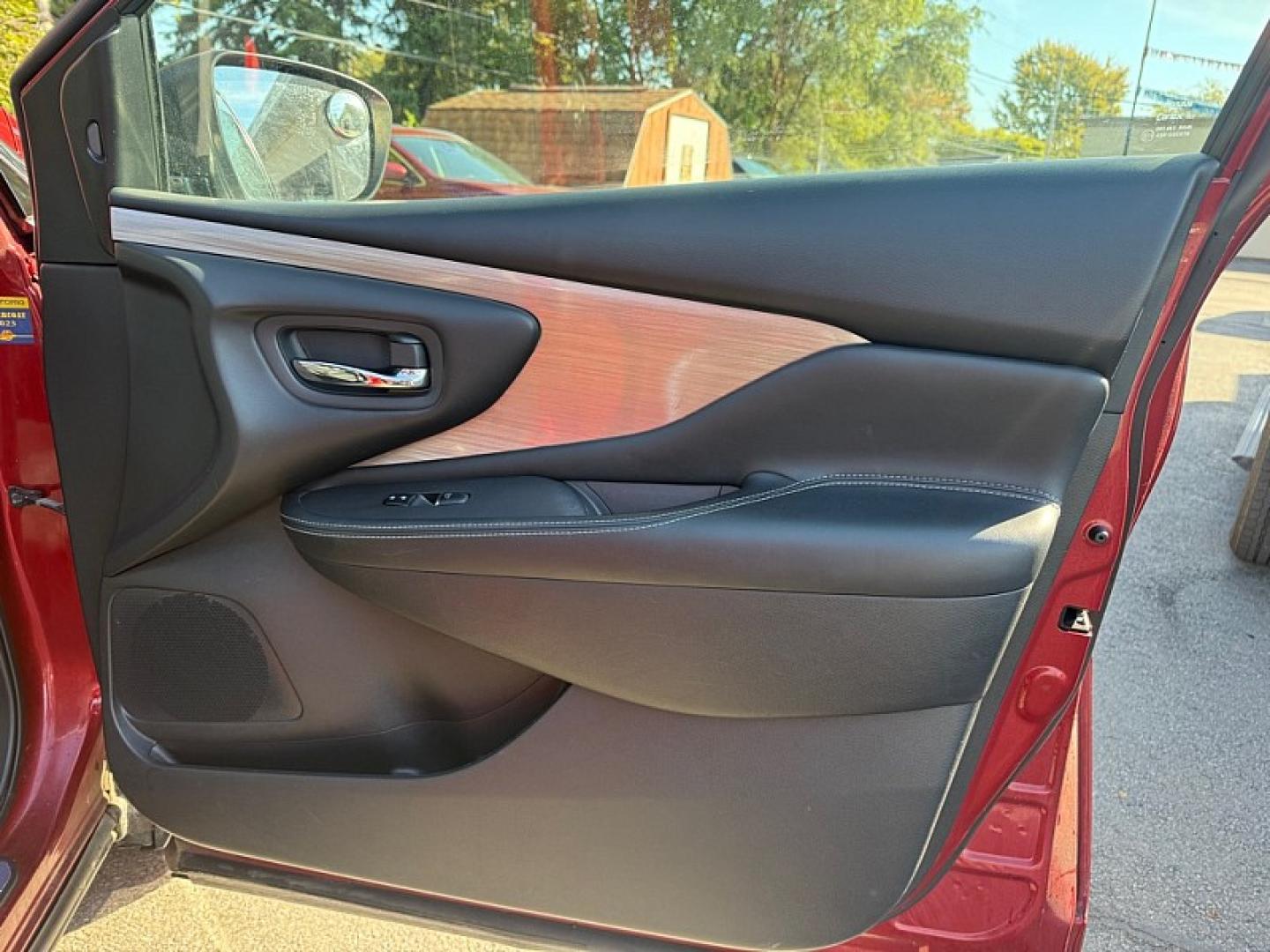 2017 RED /BLACK Nissan Murano Platinum AWD (5N1AZ2MH6HN) with an 3.5L V6 DOHC 24V engine, CVT transmission, located at 3304 Woodville Road, Northwood, OH, 43619, (419) 210-8019, 41.612694, -83.480743 - Your #1 Destination for Auto Loans and mdash;No Matter Your Credit!At our dealership, we believe everyone deserves the opportunity to drive their dream car and mdash;whether you have good credit, bad credit, or no credit at all. With a wide selection of hundreds of cars, trucks, and SUVs, you'll fin- Photo#38