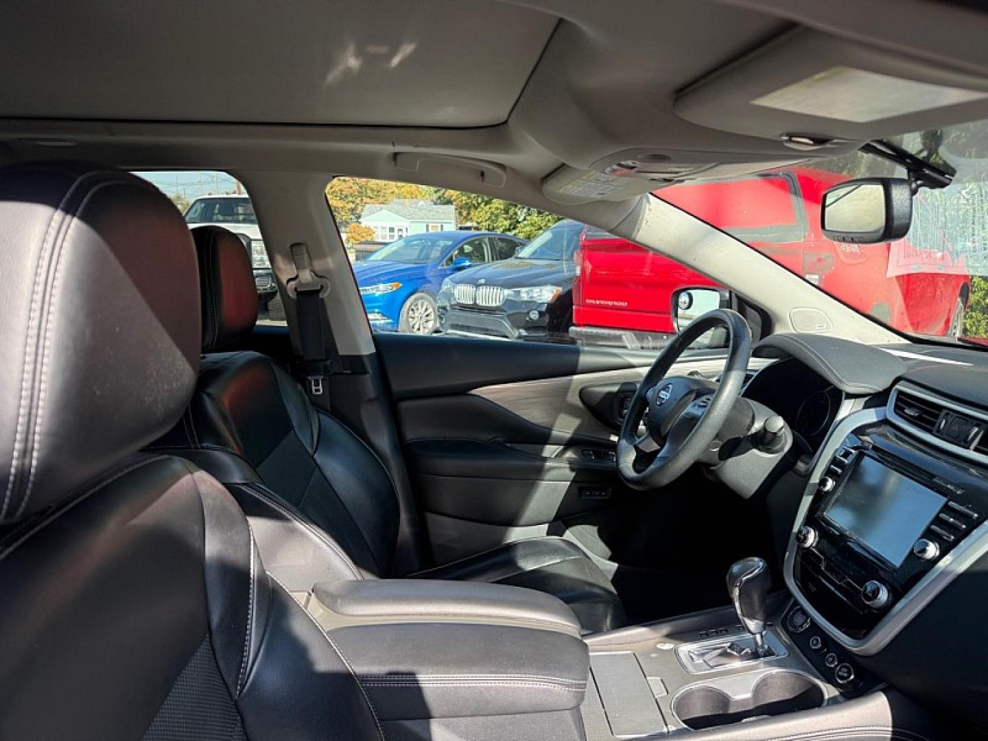 2017 RED /BLACK Nissan Murano Platinum AWD (5N1AZ2MH6HN) with an 3.5L V6 DOHC 24V engine, CVT transmission, located at 3304 Woodville Road, Northwood, OH, 43619, (419) 210-8019, 41.612694, -83.480743 - Your #1 Destination for Auto Loans and mdash;No Matter Your Credit!At our dealership, we believe everyone deserves the opportunity to drive their dream car and mdash;whether you have good credit, bad credit, or no credit at all. With a wide selection of hundreds of cars, trucks, and SUVs, you'll fin- Photo#39