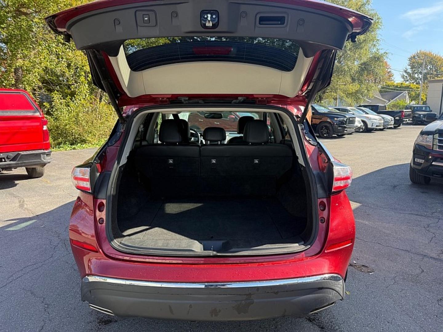 2017 RED /BLACK Nissan Murano Platinum AWD (5N1AZ2MH6HN) with an 3.5L V6 DOHC 24V engine, CVT transmission, located at 3304 Woodville Road, Northwood, OH, 43619, (419) 210-8019, 41.612694, -83.480743 - Your #1 Destination for Auto Loans and mdash;No Matter Your Credit!At our dealership, we believe everyone deserves the opportunity to drive their dream car and mdash;whether you have good credit, bad credit, or no credit at all. With a wide selection of hundreds of cars, trucks, and SUVs, you'll fin- Photo#41