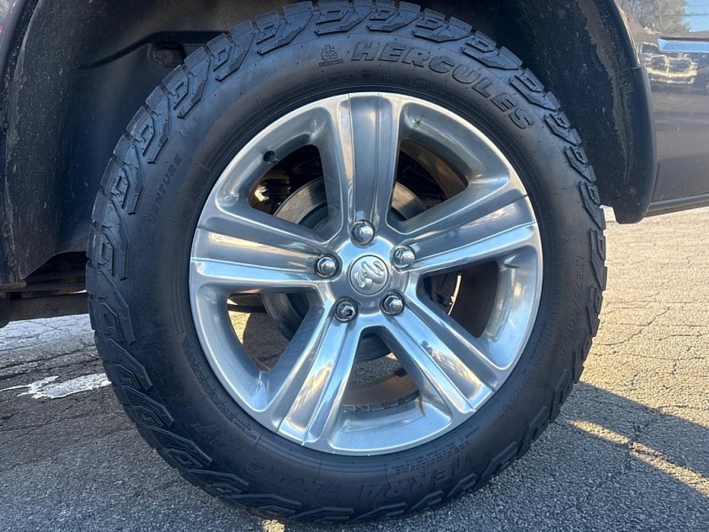 2018 GRAY /BLACK Ram 1500 Sport Crew Cab SWB 4WD (1C6RR7MTXJS) with an 5.7L V8 OHV 16V engine, 8A transmission, located at 3304 Woodville Road, Northwood, OH, 43619, (419) 210-8019, 41.612694, -83.480743 - Your #1 Destination for Auto Loans and mdash;No Matter Your Credit!At our dealership, we believe everyone deserves the opportunity to drive their dream car and mdash;whether you have good credit, bad credit, or no credit at all. With a wide selection of hundreds of cars, trucks, and SUVs, you'll fin- Photo#17
