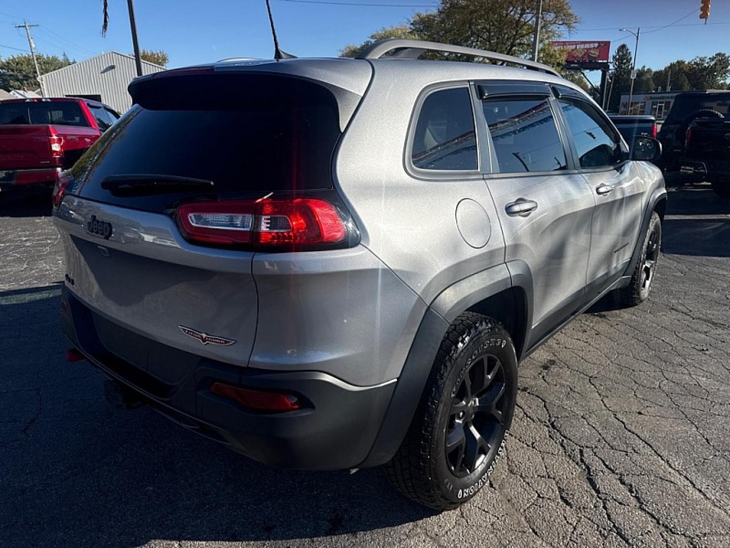 2016 SILVER /BLACK Jeep Cherokee Trailhawk 4WD (1C4PJMBS5GW) with an 3.2L V6 DOHC 24V engine, 9A transmission, located at 3304 Woodville Road, Northwood, OH, 43619, (419) 210-8019, 41.612694, -83.480743 - Your #1 Destination for Auto Loans and mdash;No Matter Your Credit!At our dealership, we believe everyone deserves the opportunity to drive their dream car and mdash;whether you have good credit, bad credit, or no credit at all. With a wide selection of hundreds of cars, trucks, and SUVs, you'll fin- Photo#4