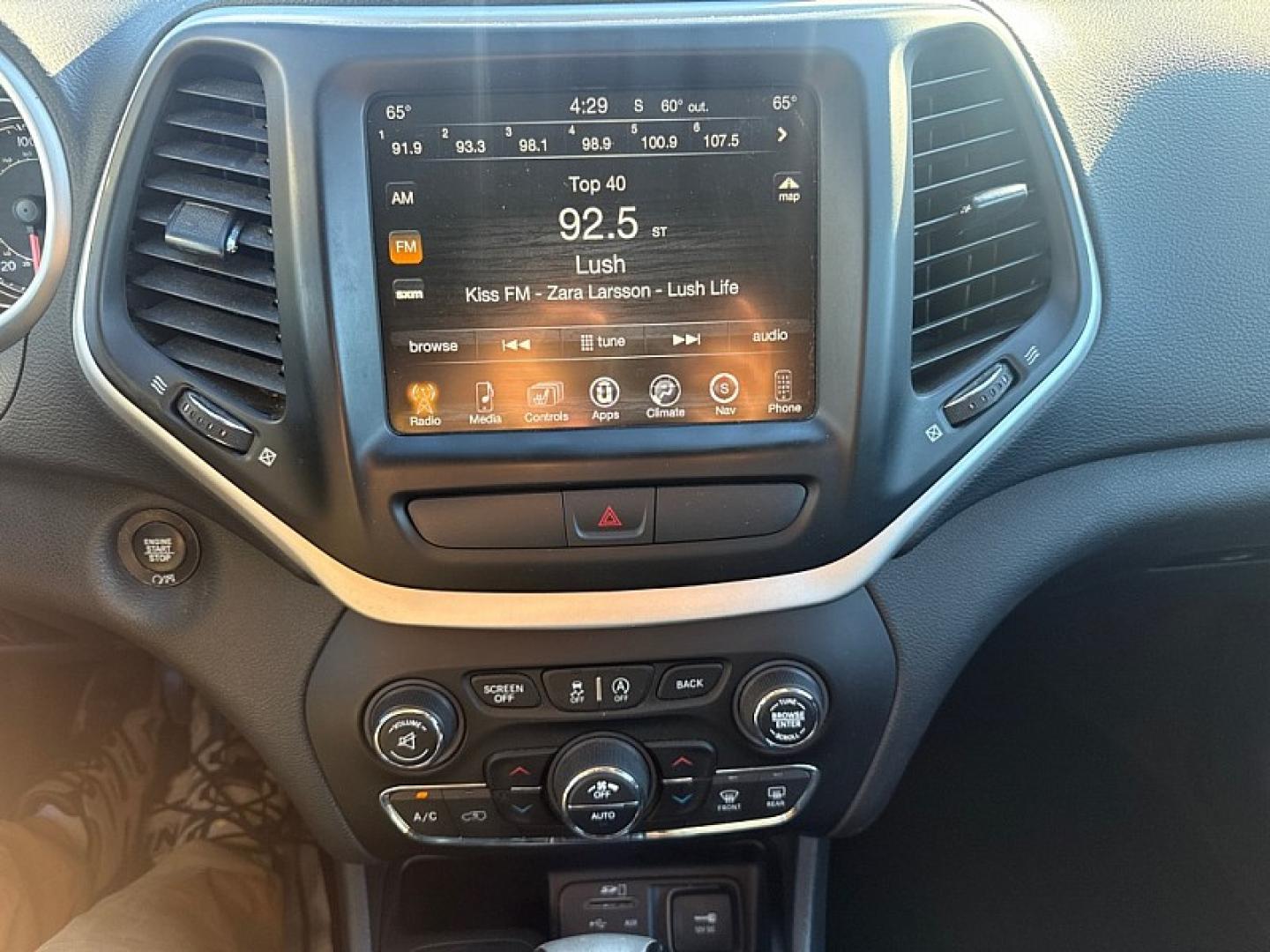 2016 SILVER /BLACK Jeep Cherokee Trailhawk 4WD (1C4PJMBS5GW) with an 3.2L V6 DOHC 24V engine, 9A transmission, located at 3304 Woodville Road, Northwood, OH, 43619, (419) 210-8019, 41.612694, -83.480743 - Your #1 Destination for Auto Loans and mdash;No Matter Your Credit!At our dealership, we believe everyone deserves the opportunity to drive their dream car and mdash;whether you have good credit, bad credit, or no credit at all. With a wide selection of hundreds of cars, trucks, and SUVs, you'll fin- Photo#19