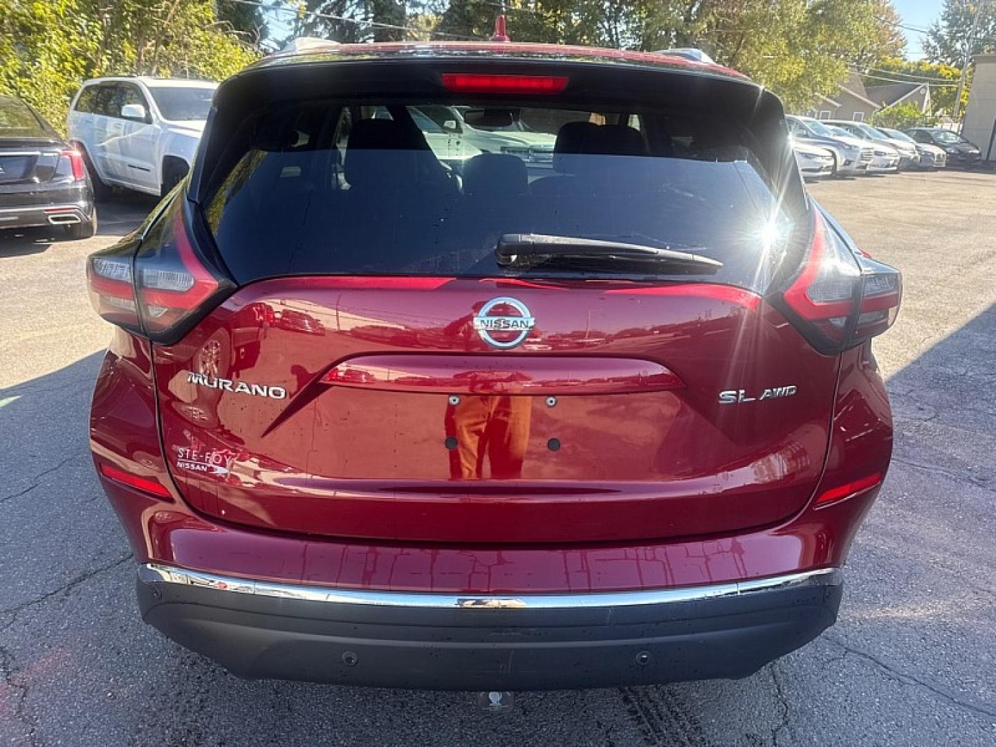 2021 RED /BLACK Nissan Murano SL AWD (5N1AZ2CS9MC) with an 3.5L V6 DOHC 24V engine, CVT transmission, located at 3304 Woodville Road, Northwood, OH, 43619, (419) 210-8019, 41.612694, -83.480743 - Your #1 Destination for Auto Loans and mdash;No Matter Your Credit!At our dealership, we believe everyone deserves the opportunity to drive their dream car and mdash;whether you have good credit, bad credit, or no credit at all. With a wide selection of hundreds of cars, trucks, and SUVs, you'll fin- Photo#5