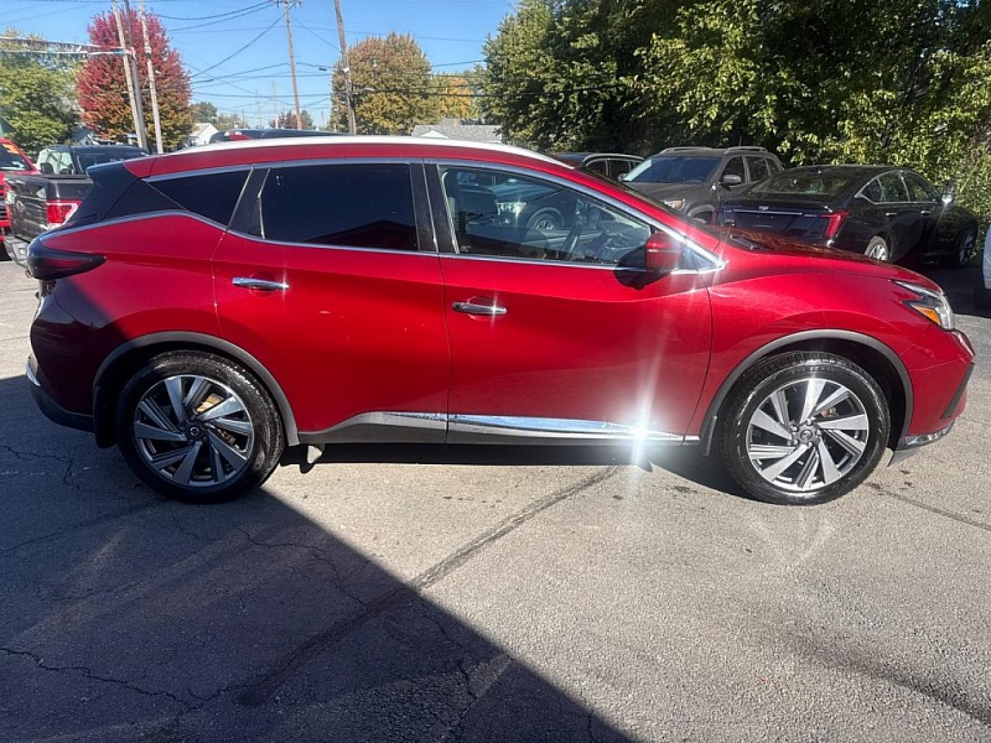 2021 RED /BLACK Nissan Murano SL AWD (5N1AZ2CS9MC) with an 3.5L V6 DOHC 24V engine, CVT transmission, located at 3304 Woodville Road, Northwood, OH, 43619, (419) 210-8019, 41.612694, -83.480743 - Your #1 Destination for Auto Loans and mdash;No Matter Your Credit!At our dealership, we believe everyone deserves the opportunity to drive their dream car and mdash;whether you have good credit, bad credit, or no credit at all. With a wide selection of hundreds of cars, trucks, and SUVs, you'll fin- Photo#7