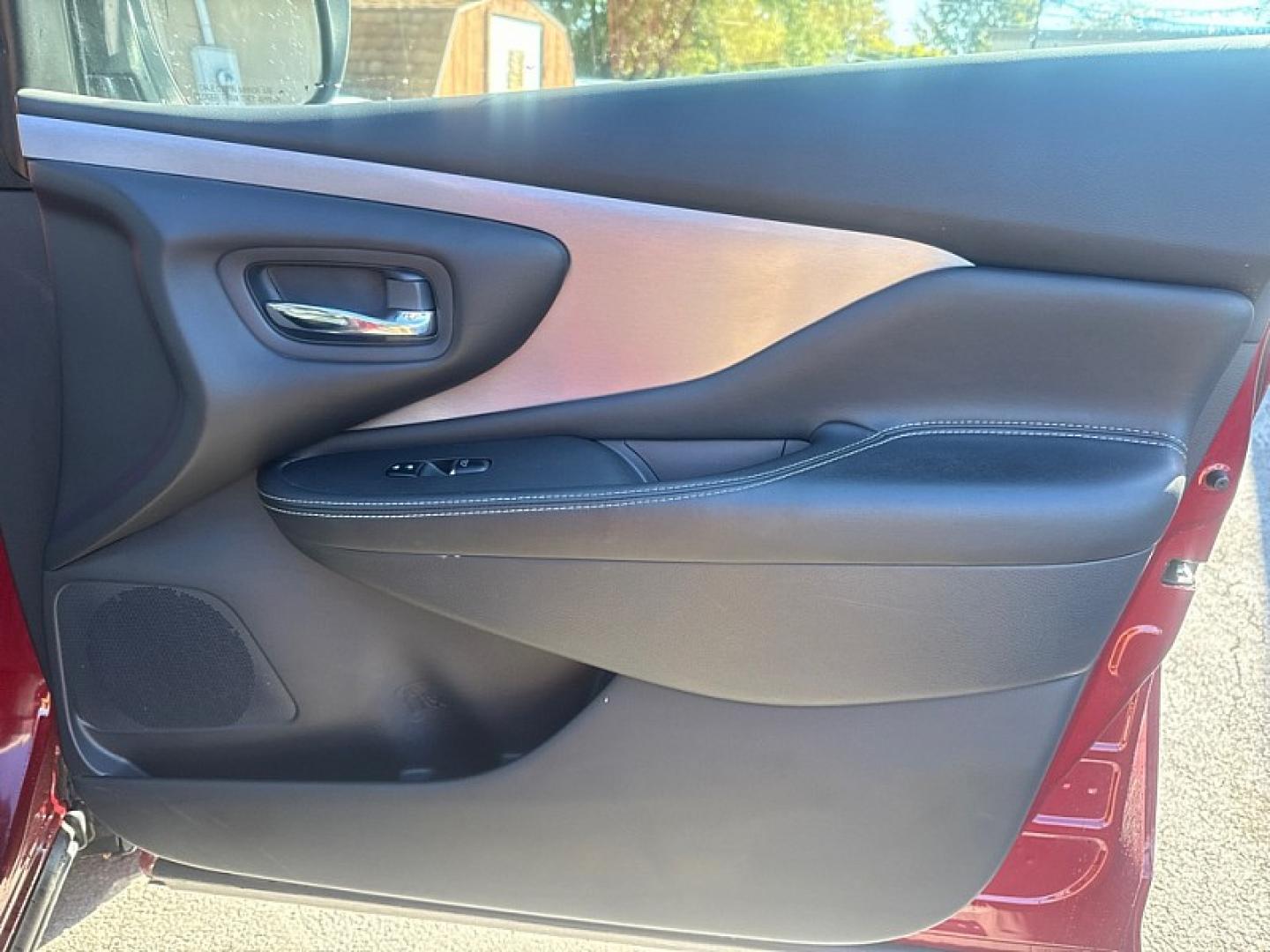 2021 RED /BLACK Nissan Murano SL AWD (5N1AZ2CS9MC) with an 3.5L V6 DOHC 24V engine, CVT transmission, located at 3304 Woodville Road, Northwood, OH, 43619, (419) 210-8019, 41.612694, -83.480743 - Your #1 Destination for Auto Loans and mdash;No Matter Your Credit!At our dealership, we believe everyone deserves the opportunity to drive their dream car and mdash;whether you have good credit, bad credit, or no credit at all. With a wide selection of hundreds of cars, trucks, and SUVs, you'll fin- Photo#8