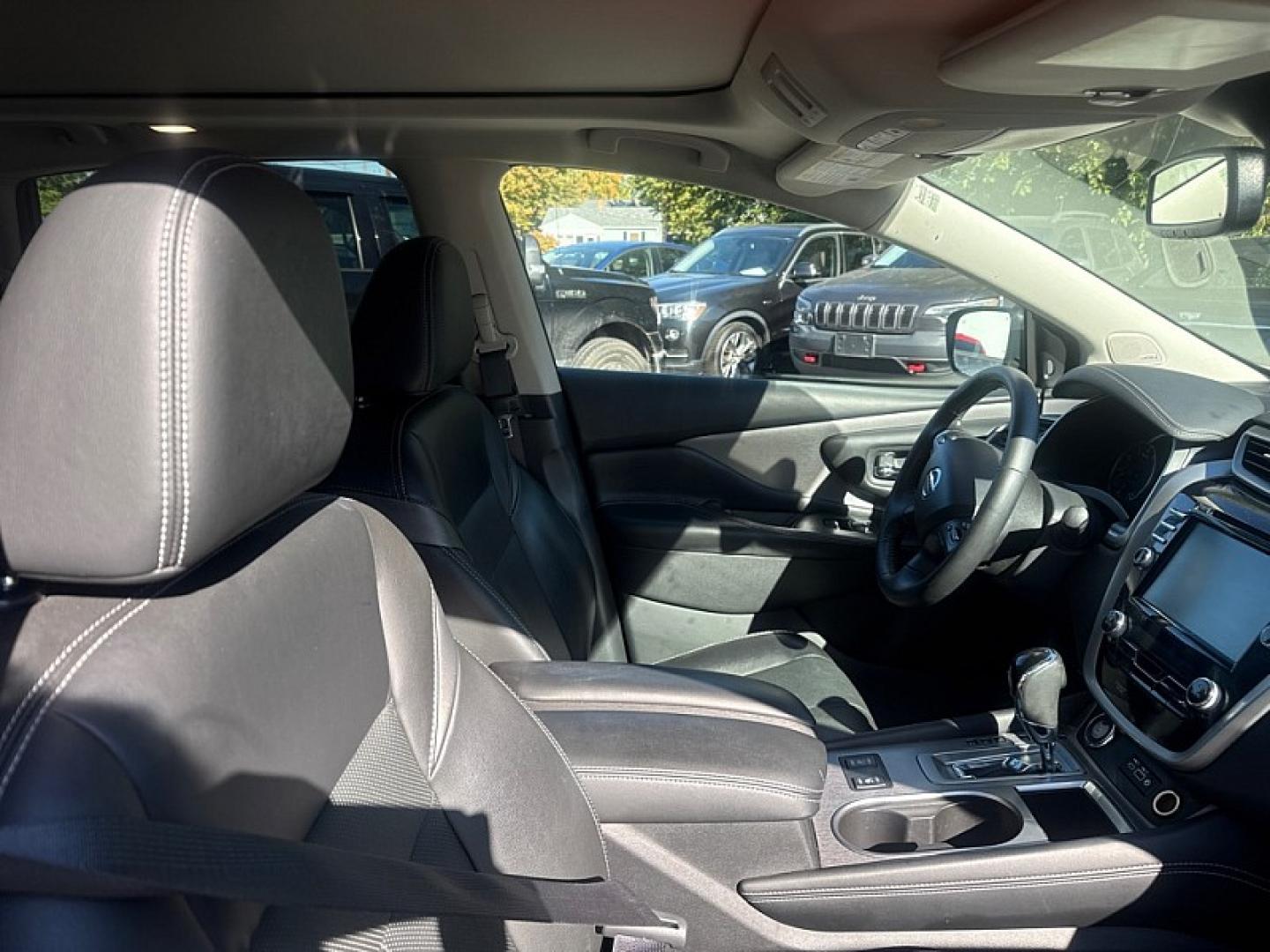 2021 RED /BLACK Nissan Murano SL AWD (5N1AZ2CS9MC) with an 3.5L V6 DOHC 24V engine, CVT transmission, located at 3304 Woodville Road, Northwood, OH, 43619, (419) 210-8019, 41.612694, -83.480743 - Your #1 Destination for Auto Loans and mdash;No Matter Your Credit!At our dealership, we believe everyone deserves the opportunity to drive their dream car and mdash;whether you have good credit, bad credit, or no credit at all. With a wide selection of hundreds of cars, trucks, and SUVs, you'll fin- Photo#9